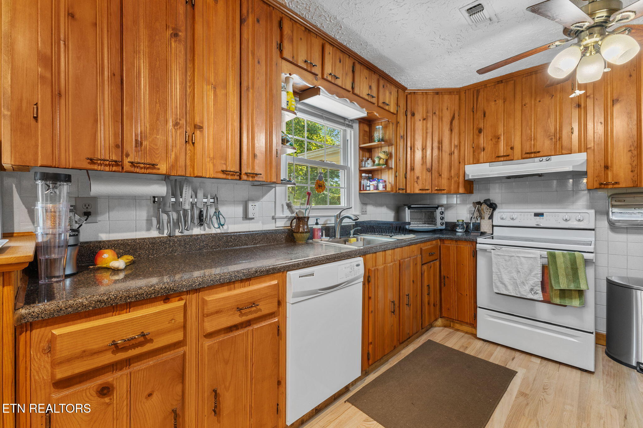 2201 Lloyd Avenue Knoxville TN 37920
