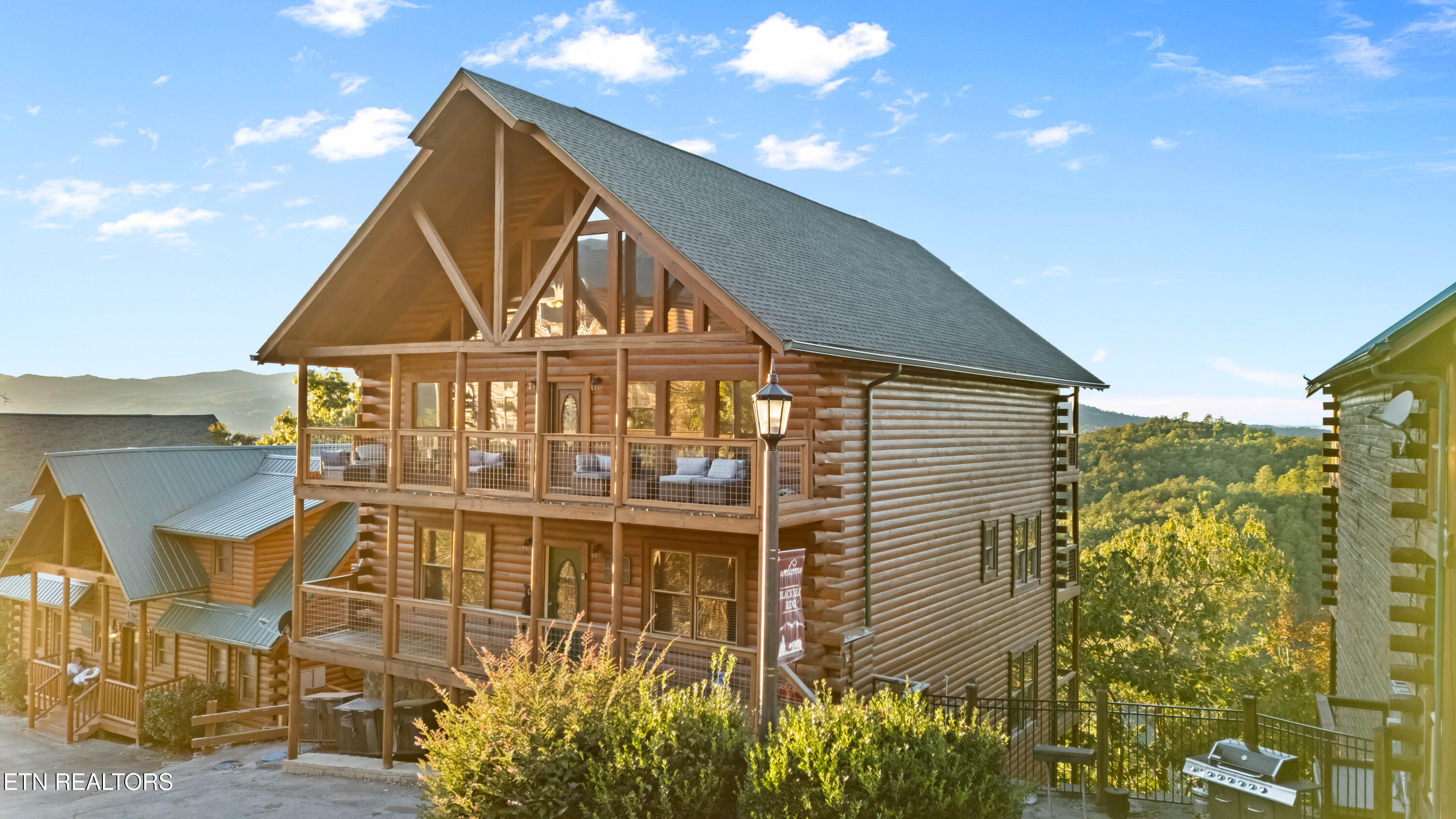 950 Black Bear Cub Way Sevierville TN 37862