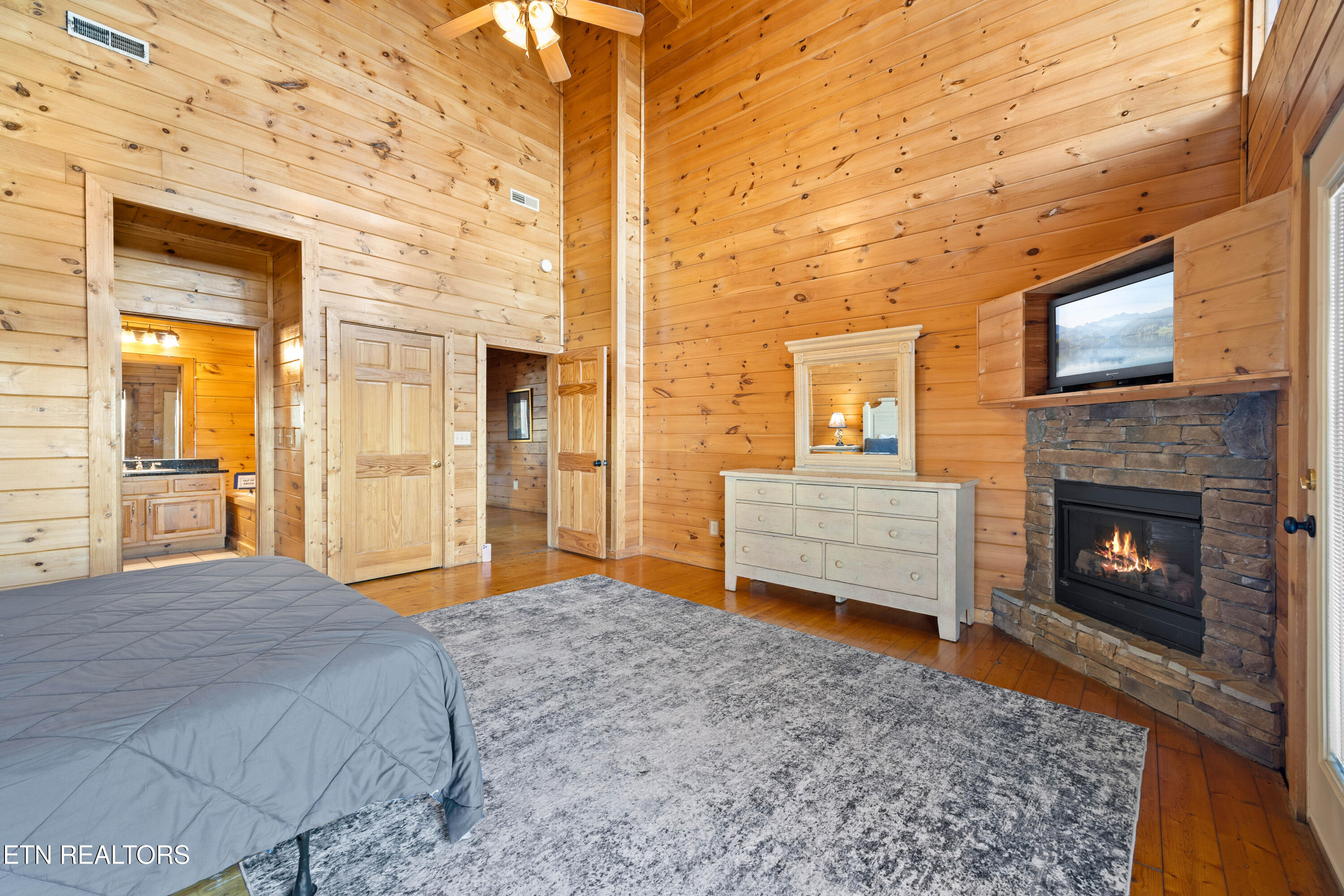 950 Black Bear Cub Way Sevierville TN 37862