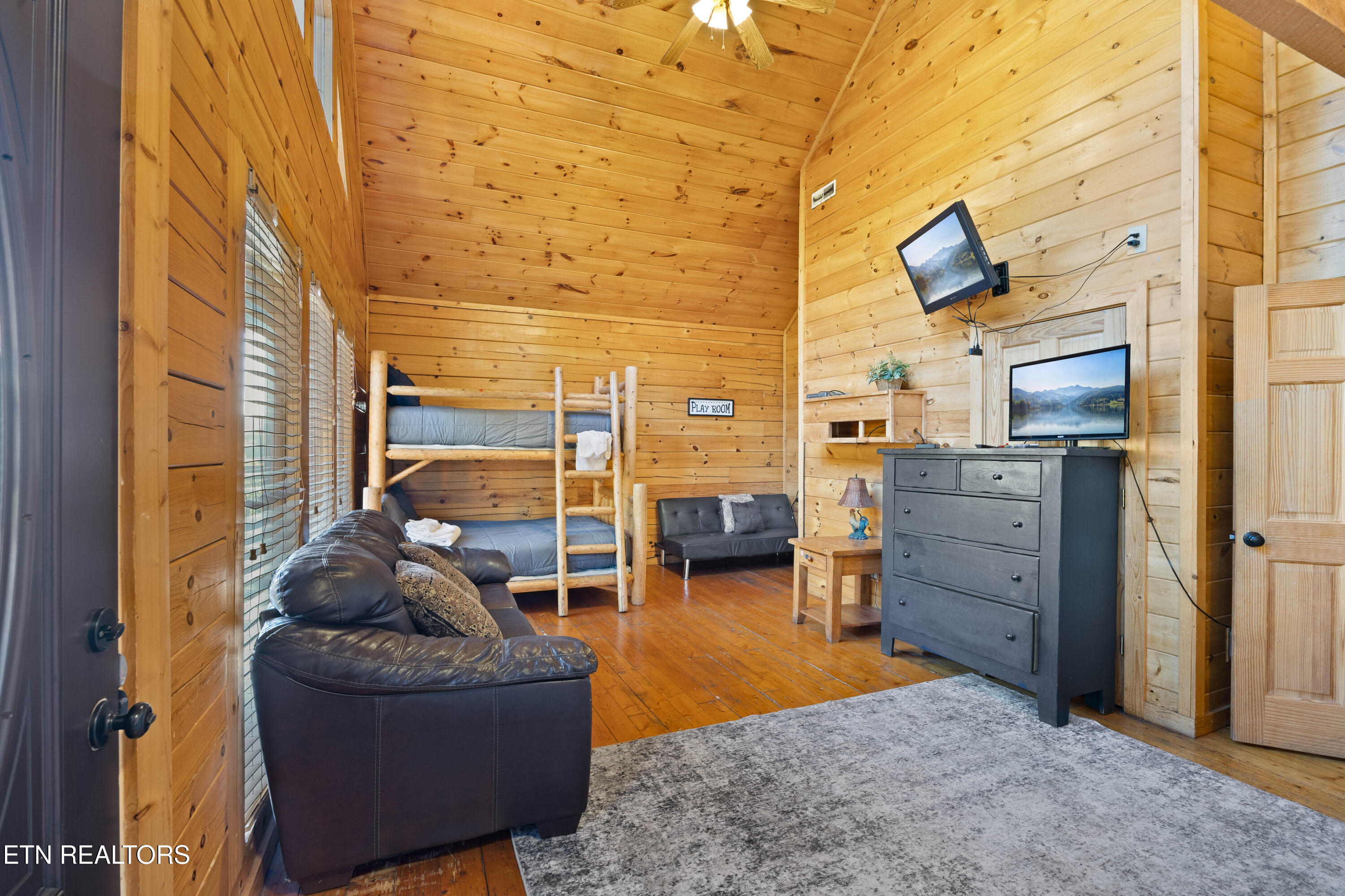 950 Black Bear Cub Way Sevierville TN 37862