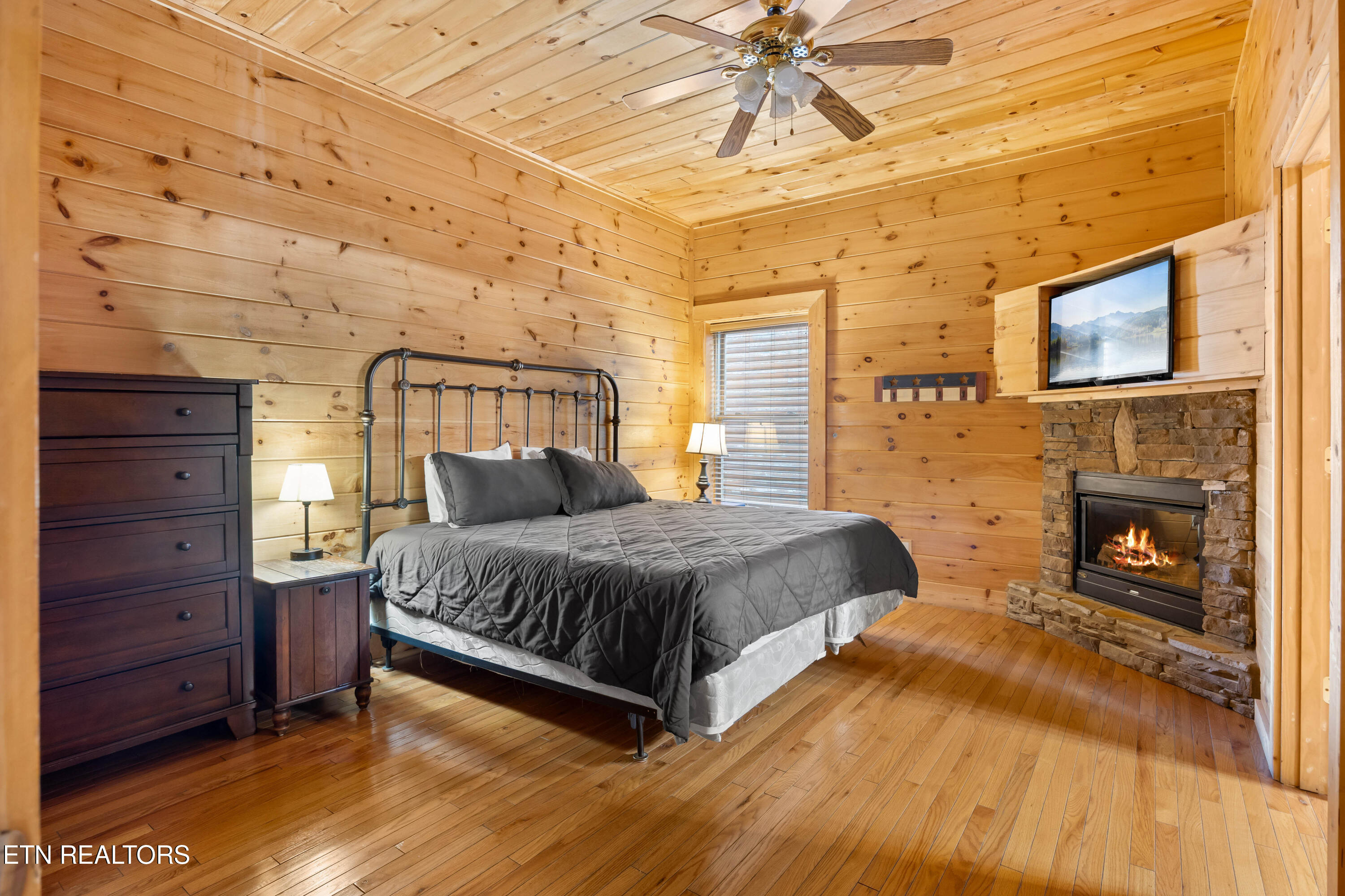 950 Black Bear Cub Way Sevierville TN 37862
