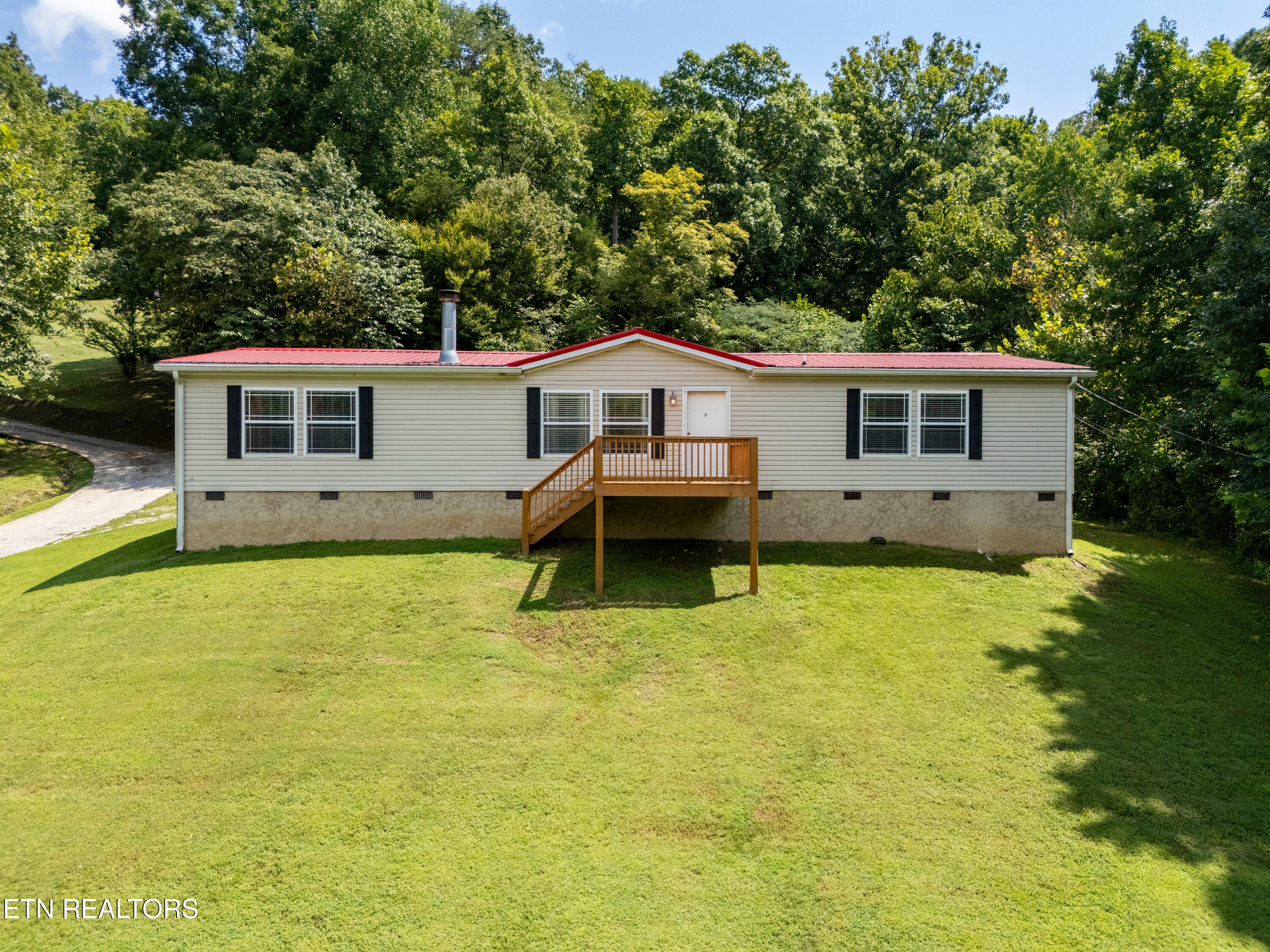 338 Old Clear Branch Lane Rocky Top TN 37769