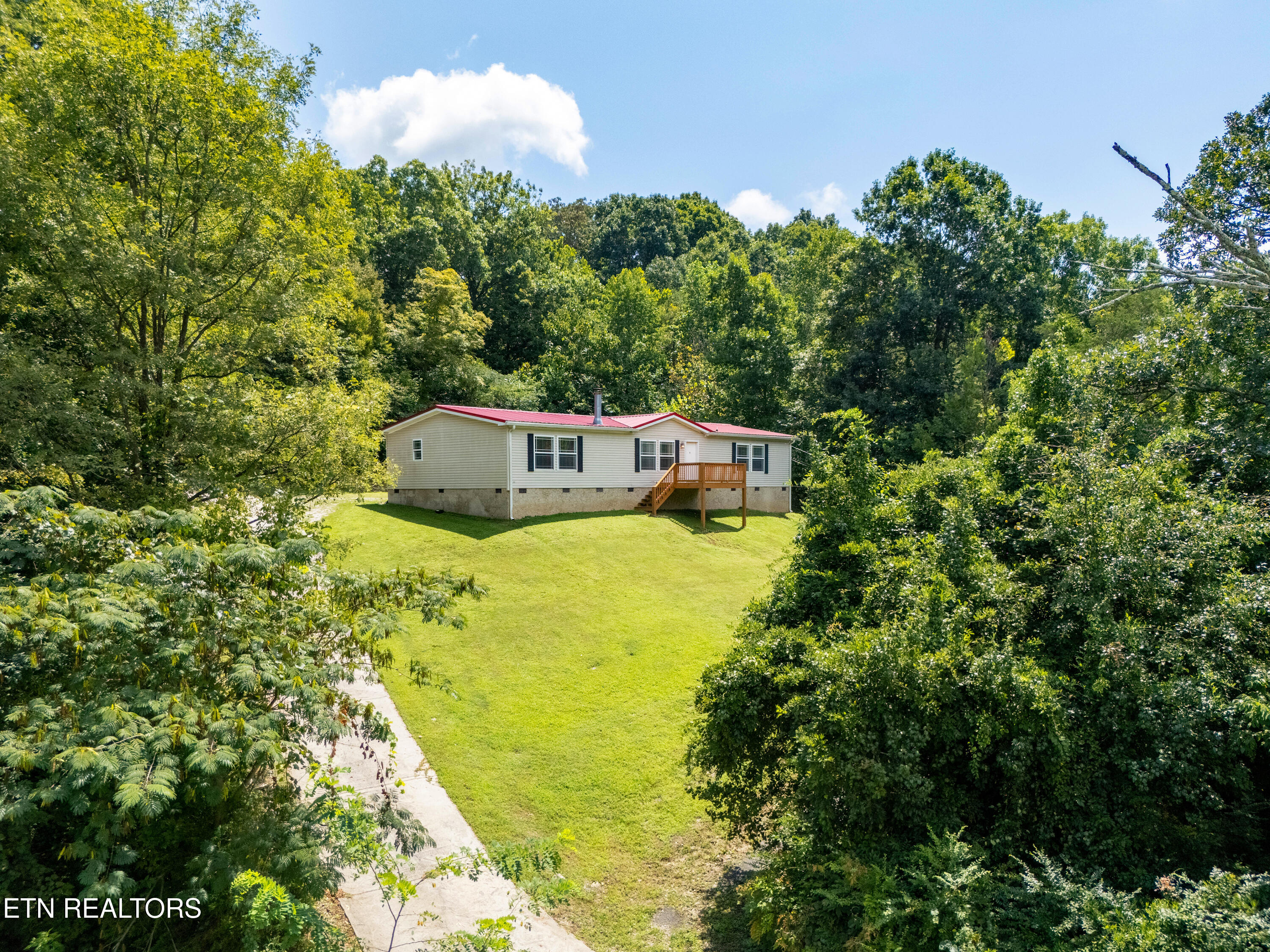 338 Old Clear Branch Lane Rocky Top TN 37769