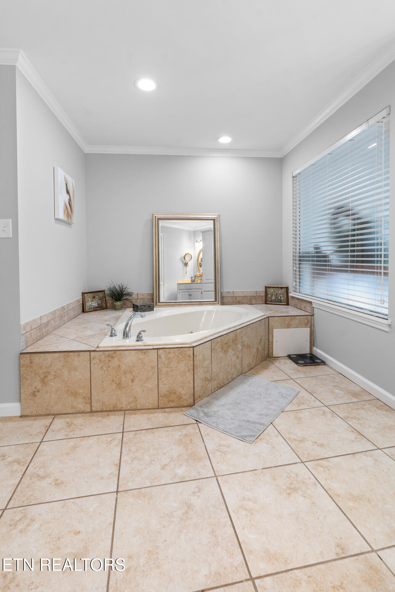 215 NW Hunters Run Circle Cleveland TN 37312