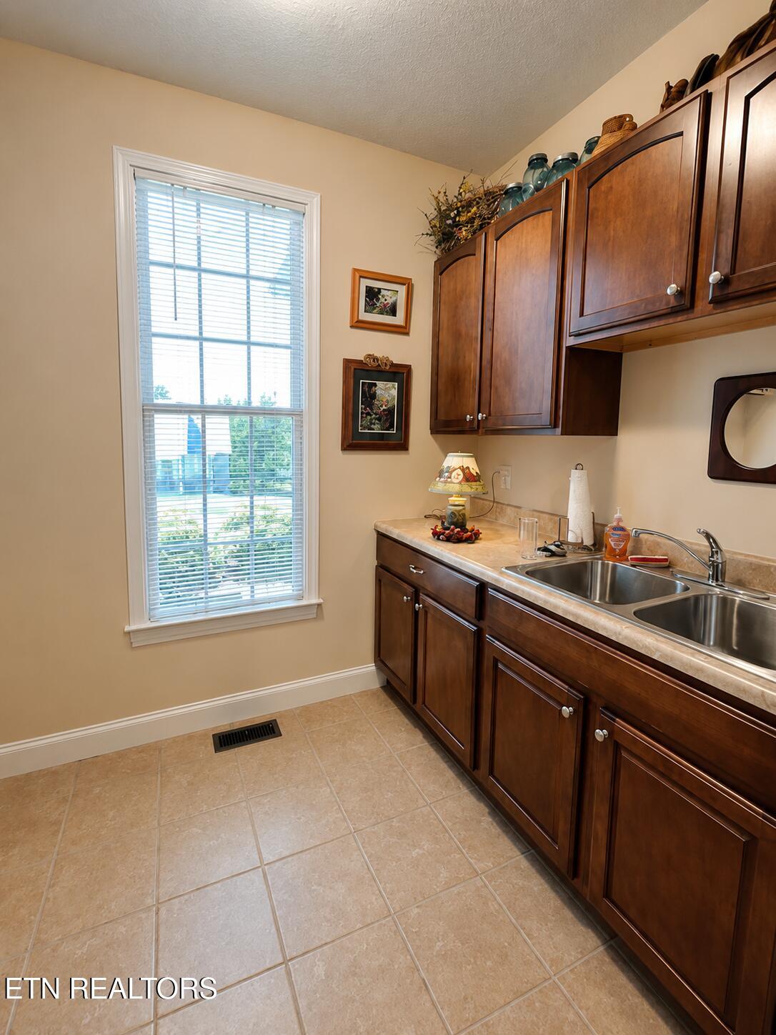 190 Williamsburg Drive Lenoir City TN 37772