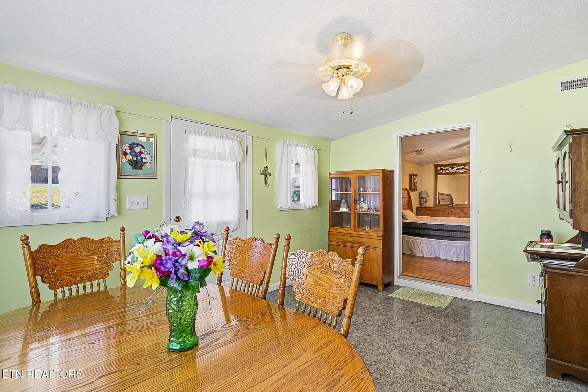 328 Mount Paran Road Jacksboro TN 37757