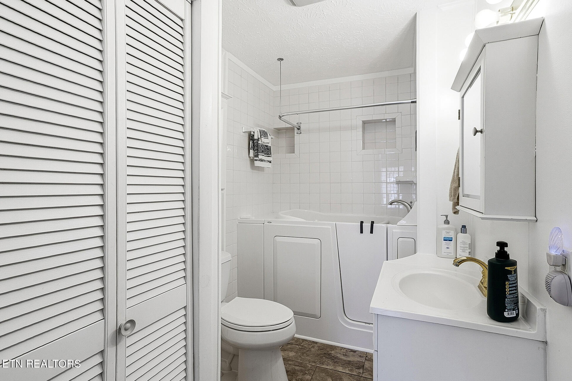 328 Mount Paran Road Jacksboro TN 37757