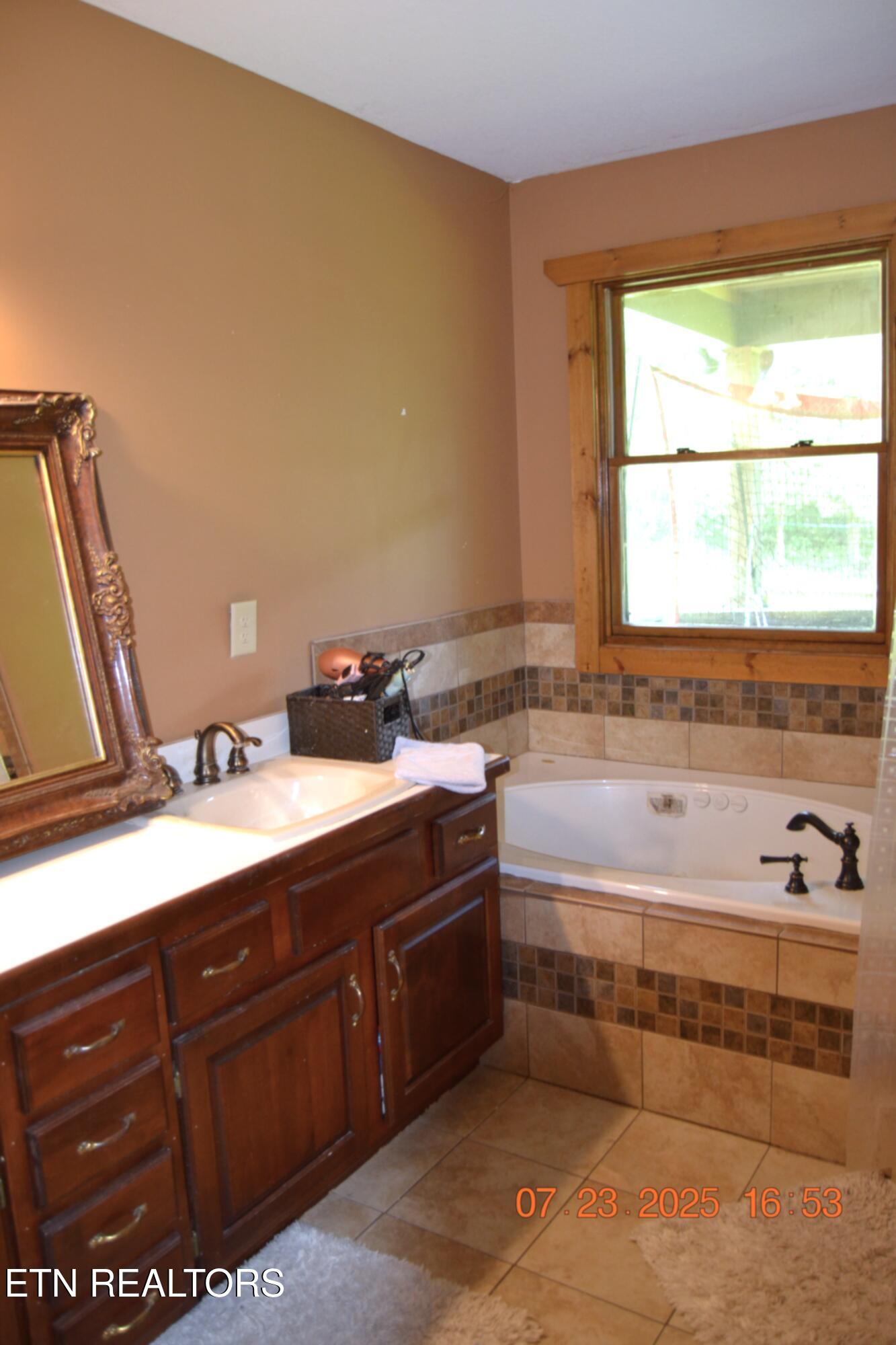 1617 Bull Run Road Luttrell TN 37779