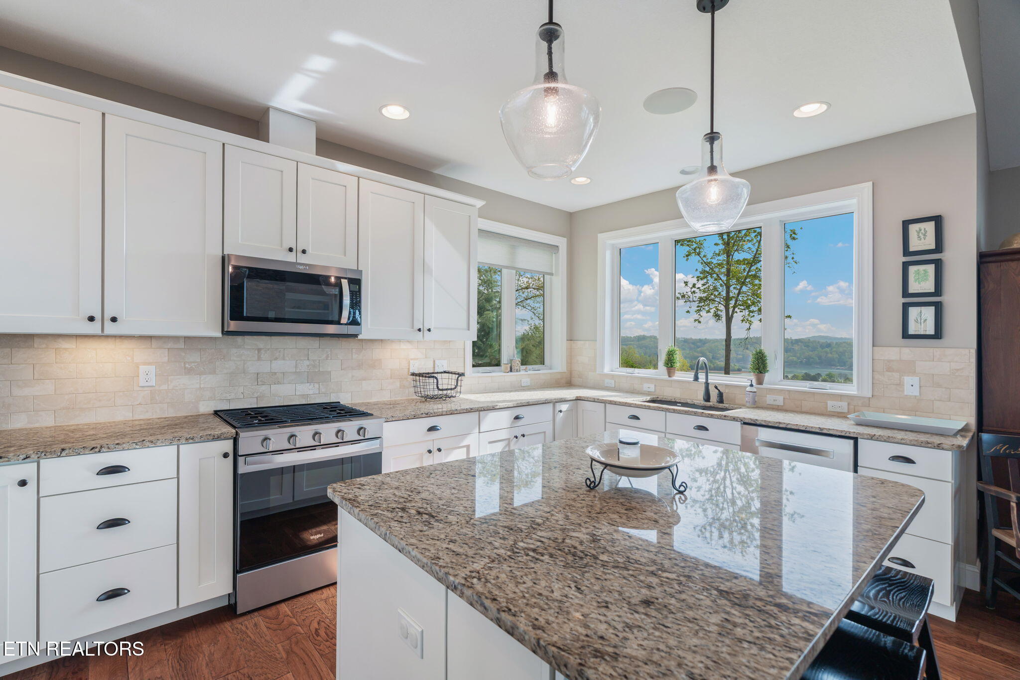 148 Smokeys Point Lafollette TN 37766