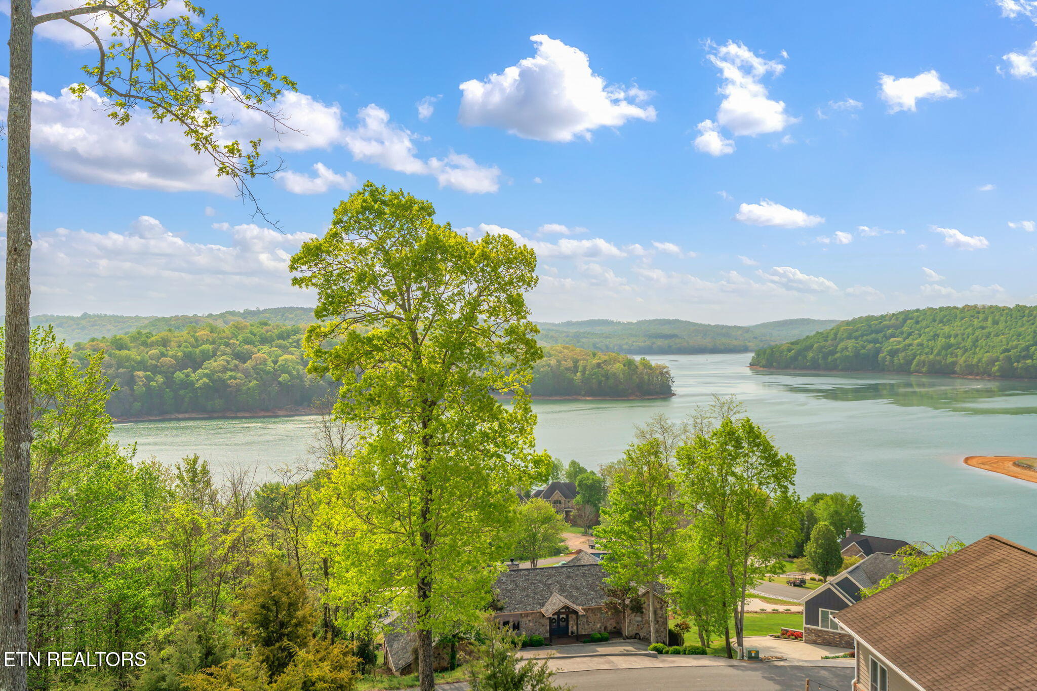 148 Smokeys Point Lafollette TN 37766