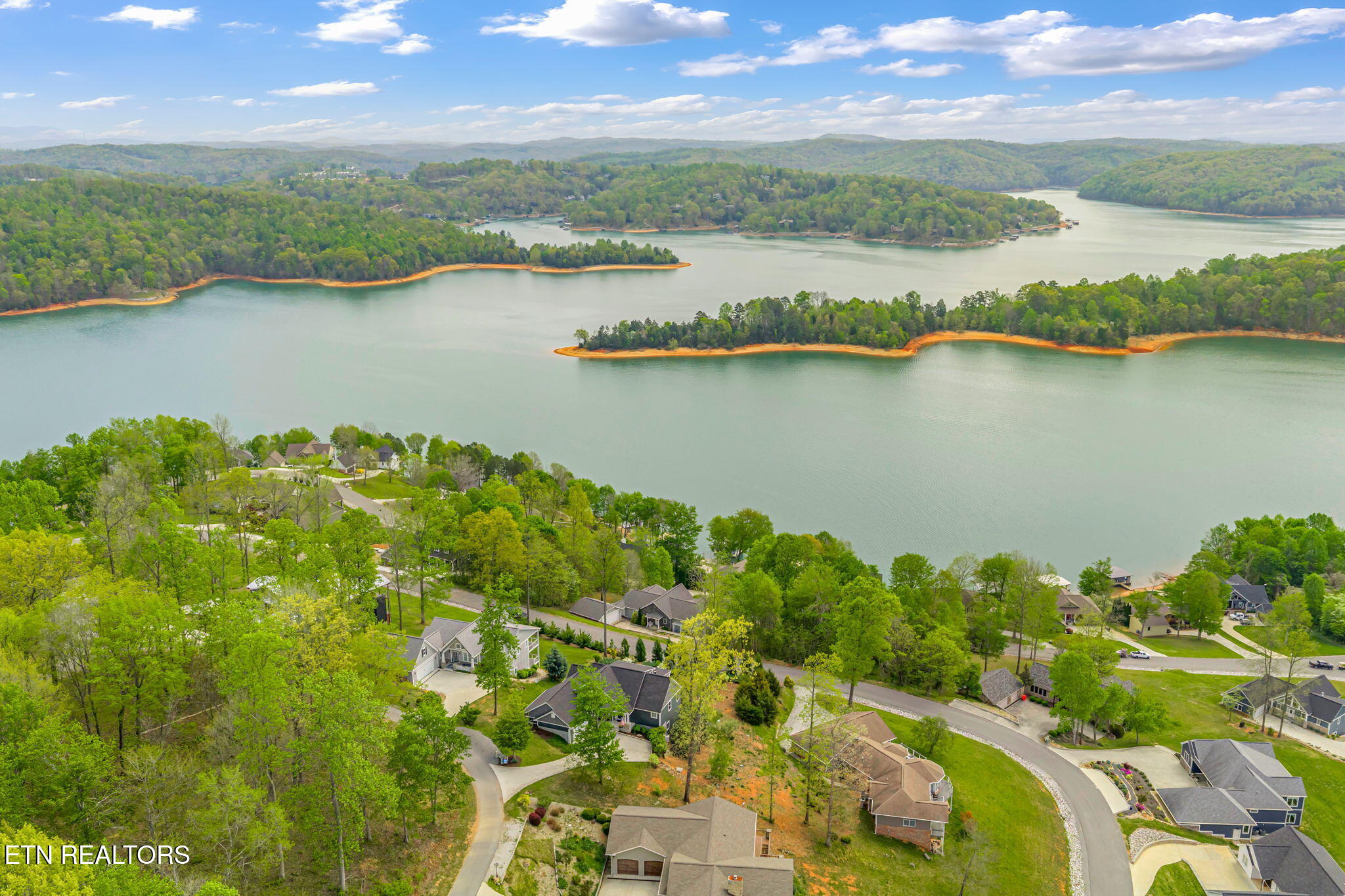 148 Smokeys Point Lafollette TN 37766