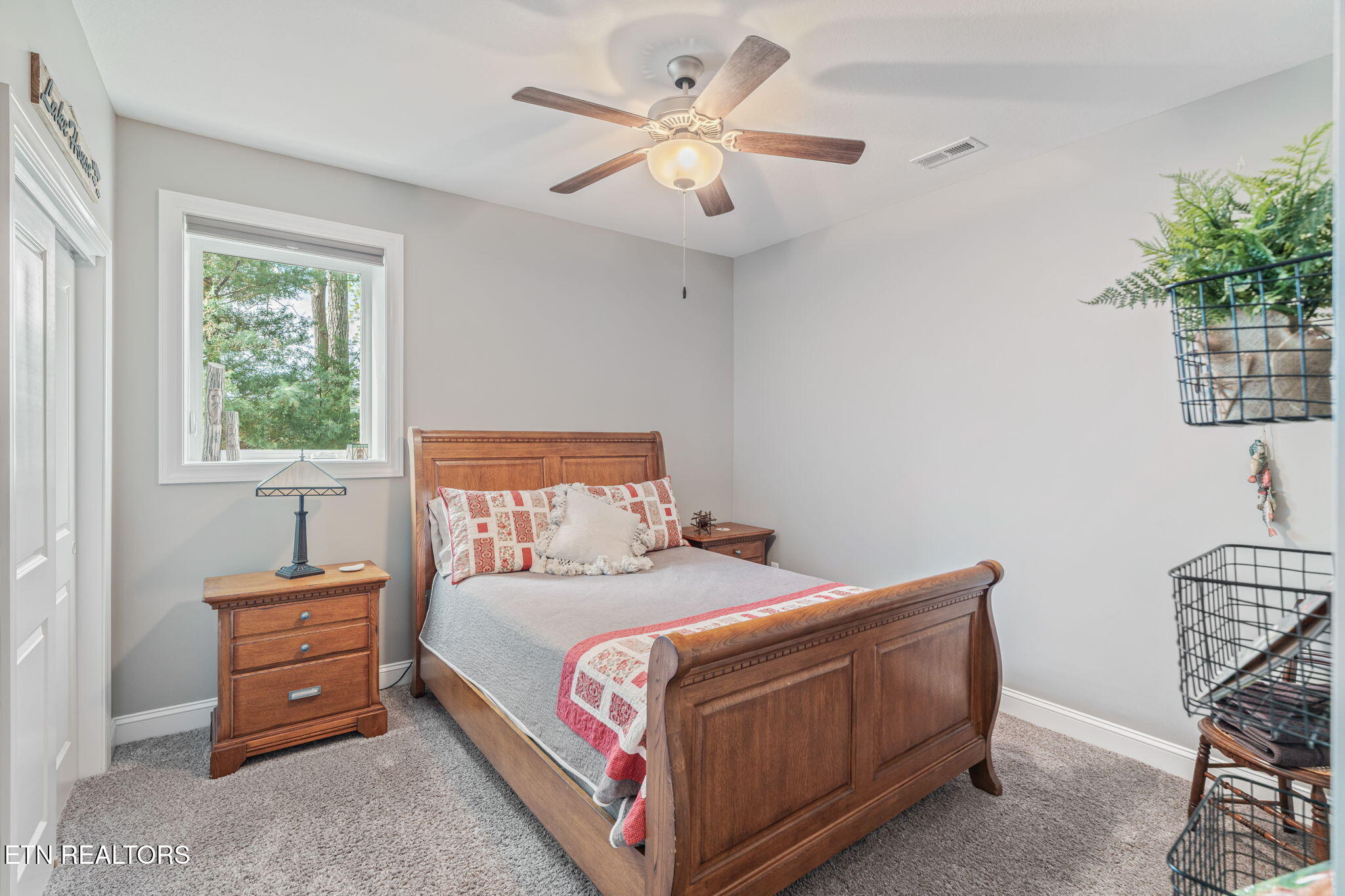 148 Smokeys Point Lafollette TN 37766