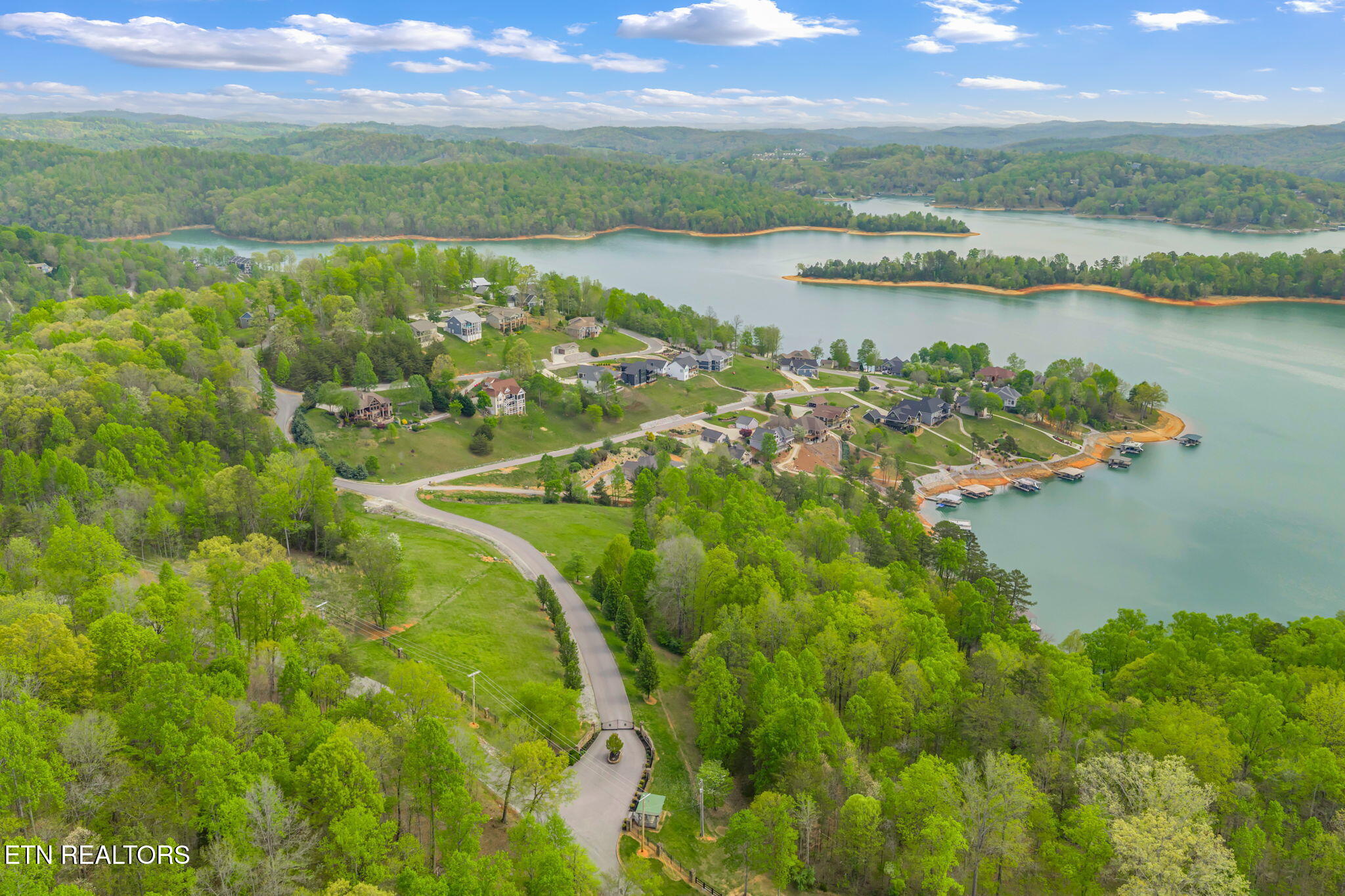 148 Smokeys Point Lafollette TN 37766
