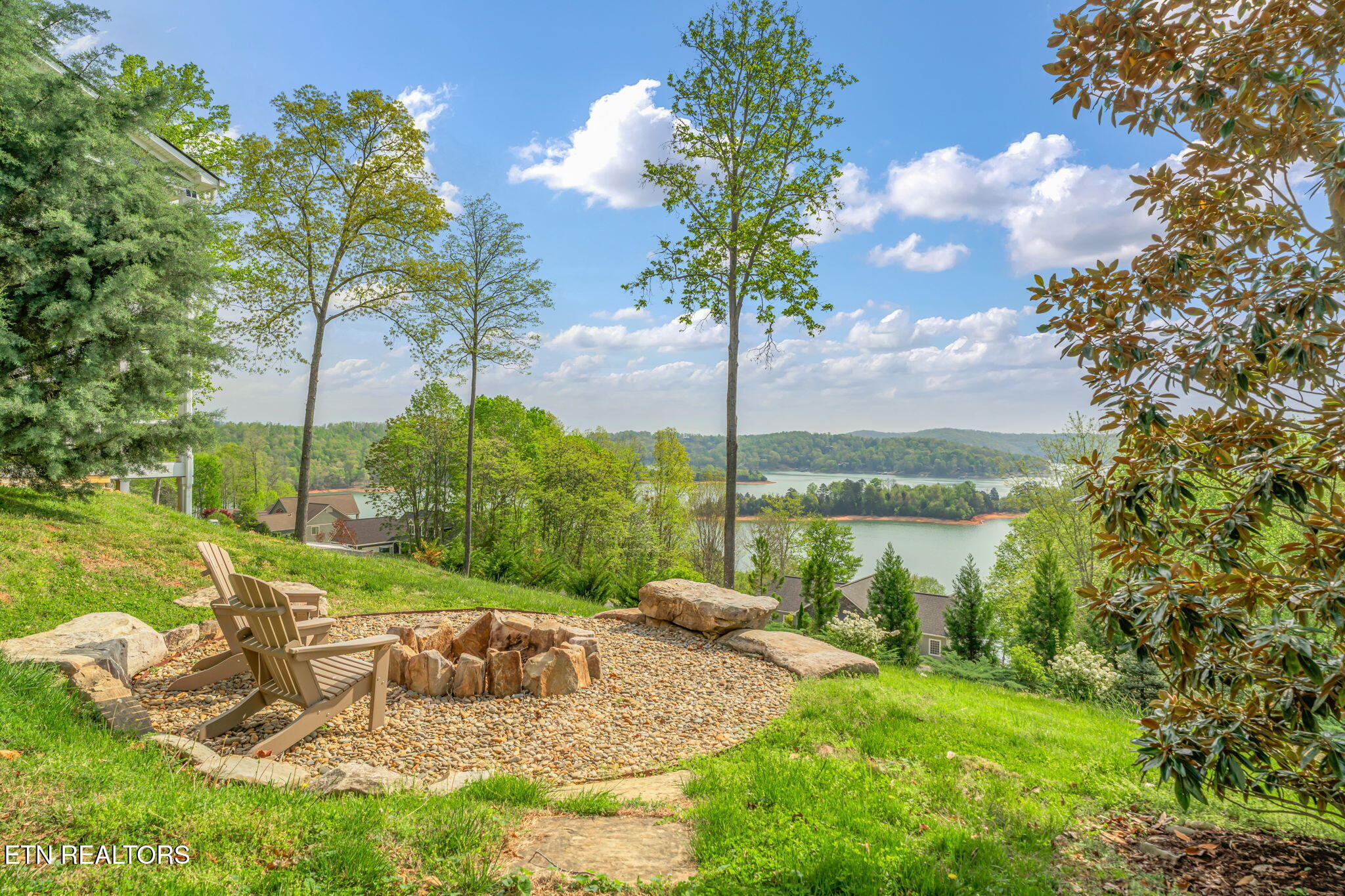 148 Smokeys Point Lafollette TN 37766