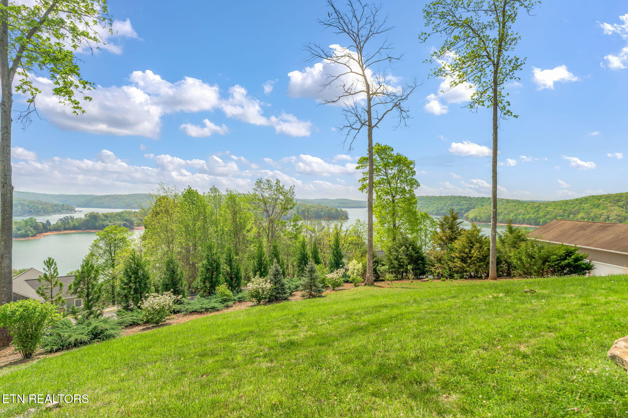 148 Smokeys Point Lafollette TN 37766