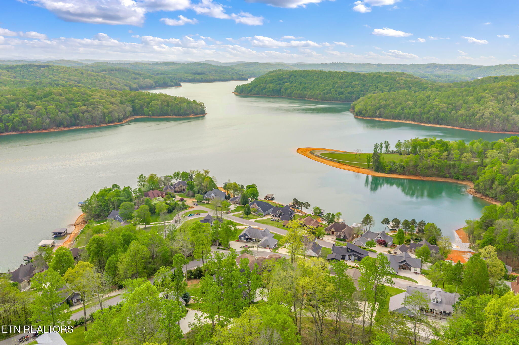 148 Smokeys Point Lafollette TN 37766