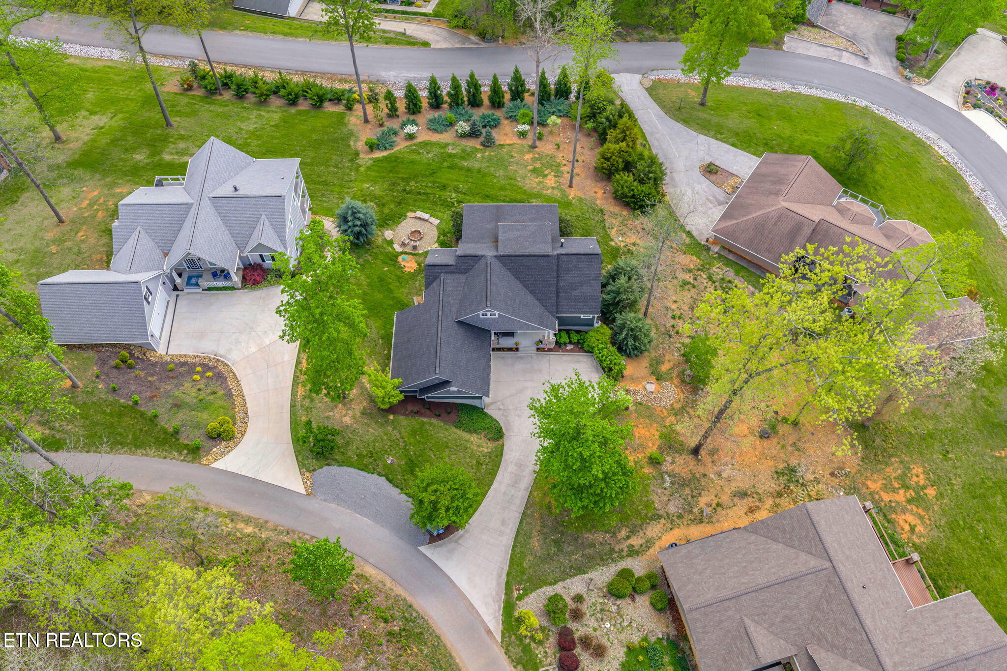 148 Smokeys Point Lafollette TN 37766