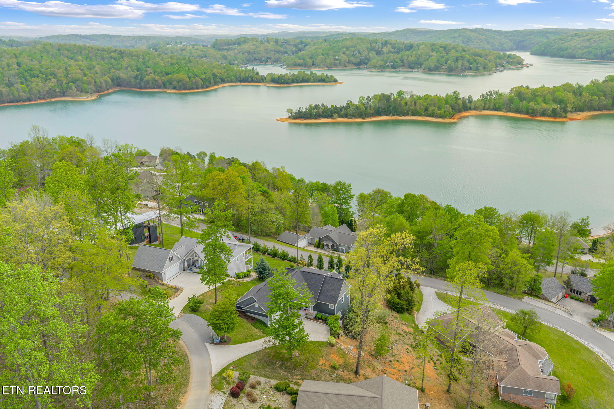 148 Smokeys Point Lafollette TN 37766