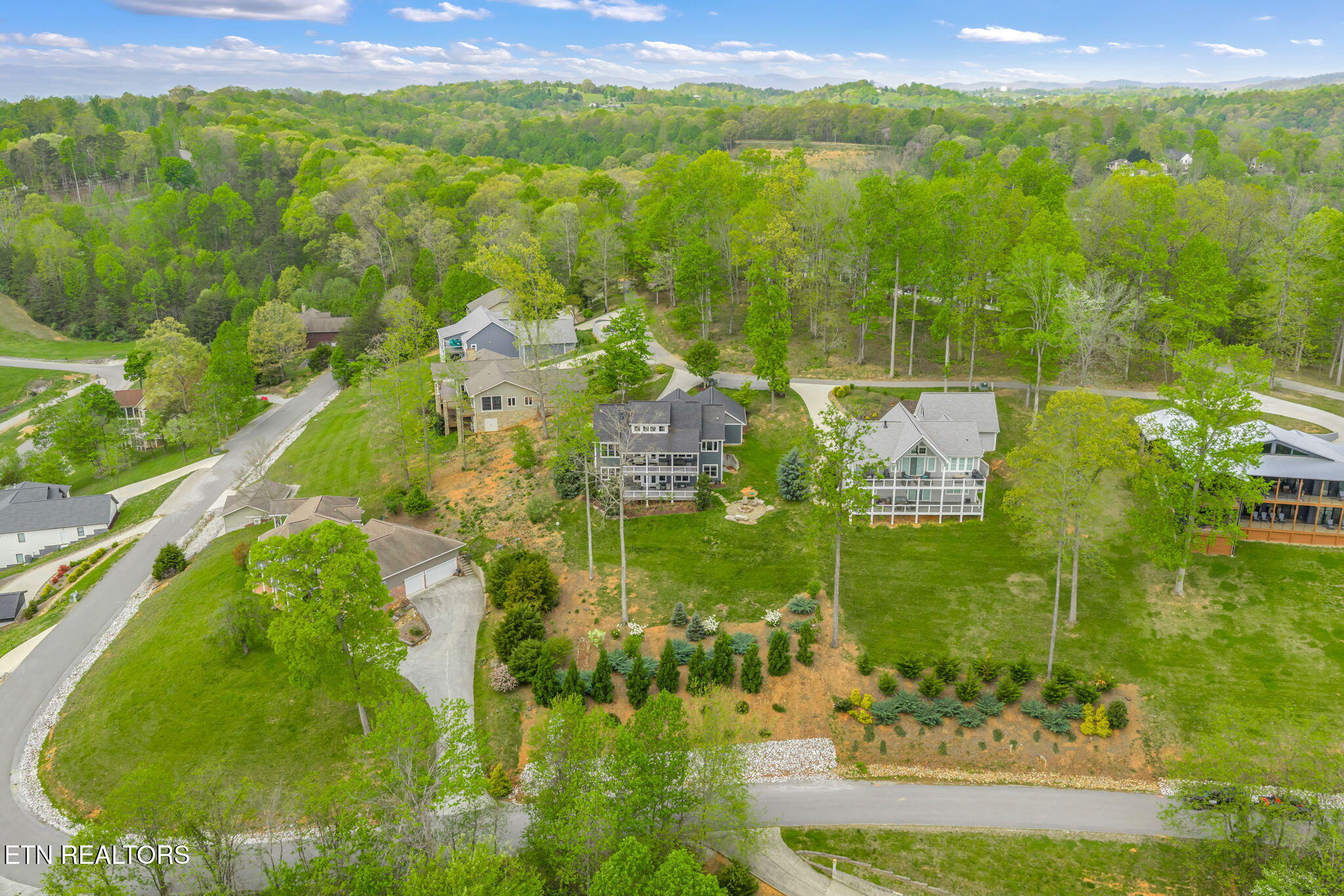 148 Smokeys Point Lafollette TN 37766