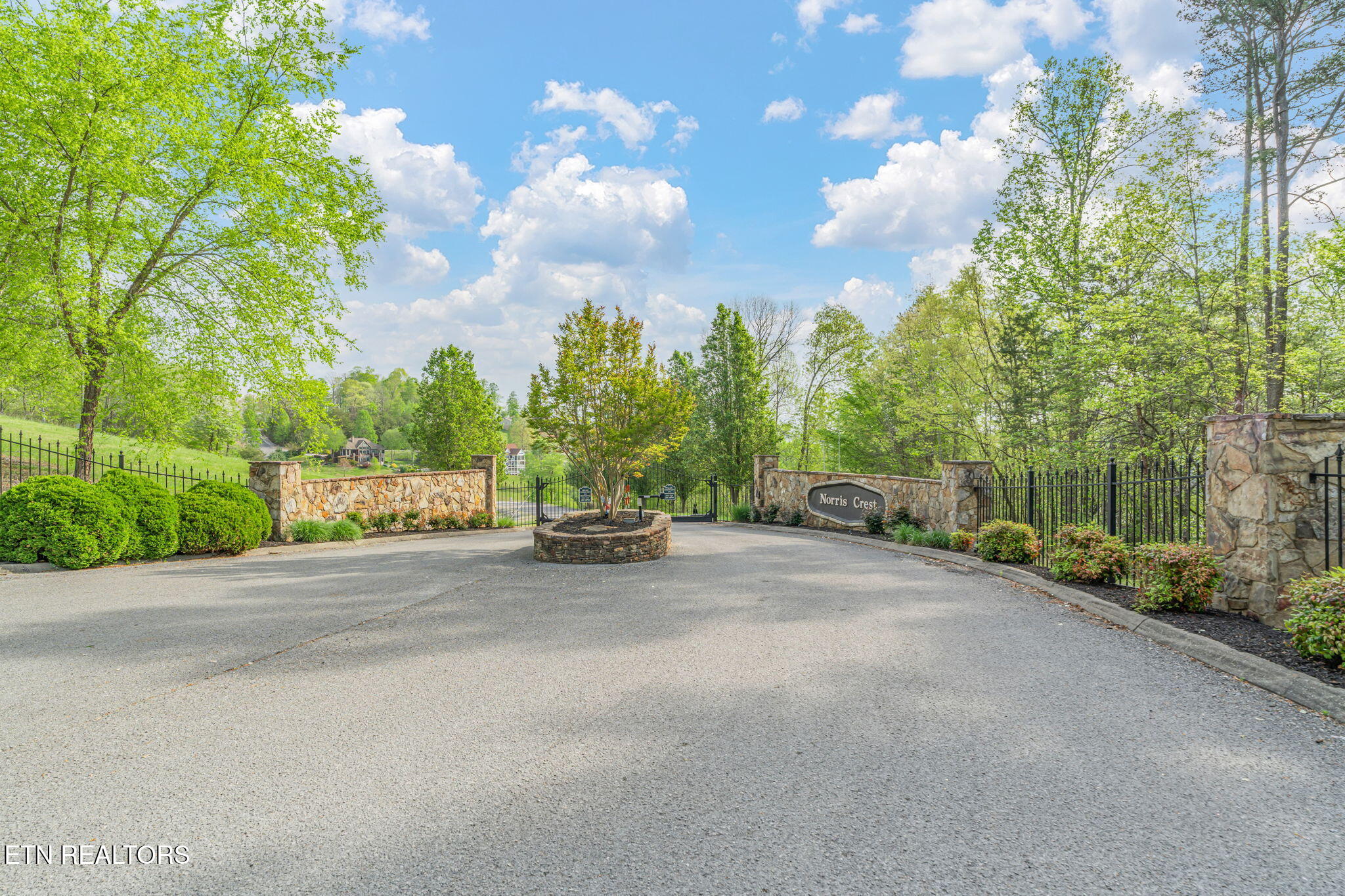 148 Smokeys Point Lafollette TN 37766