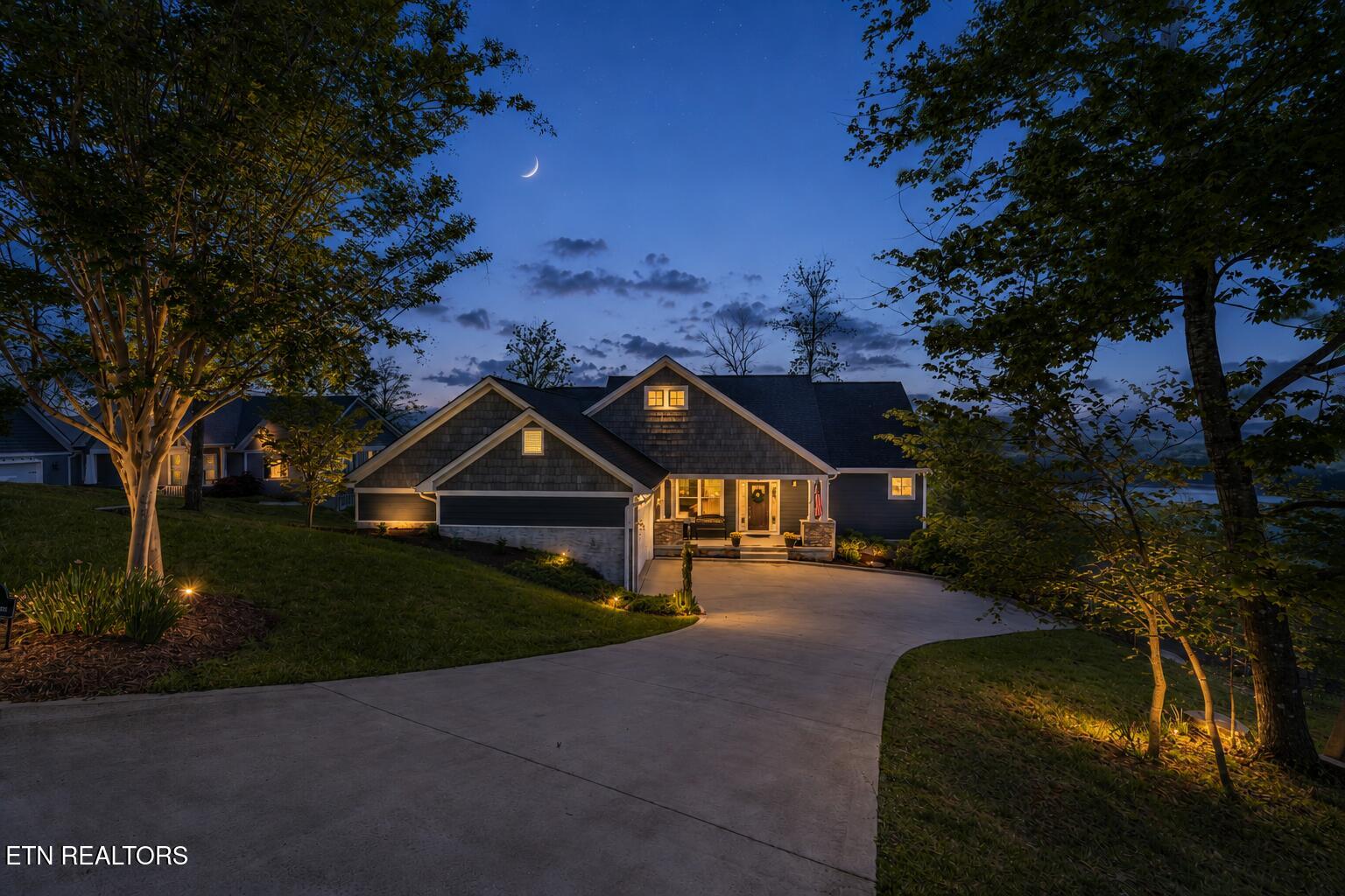 148 Smokeys Point Lafollette TN 37766