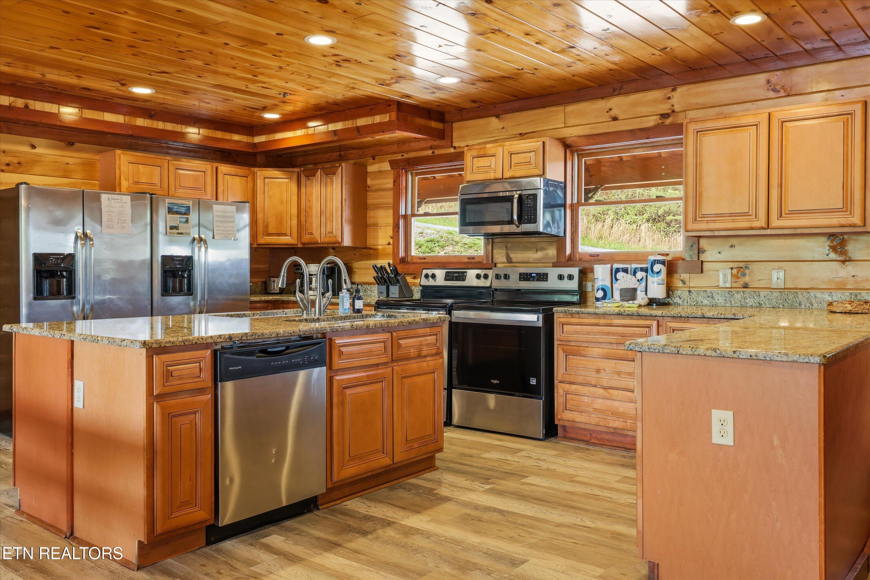 1935 Blackthorn Trail Sevierville TN 37876