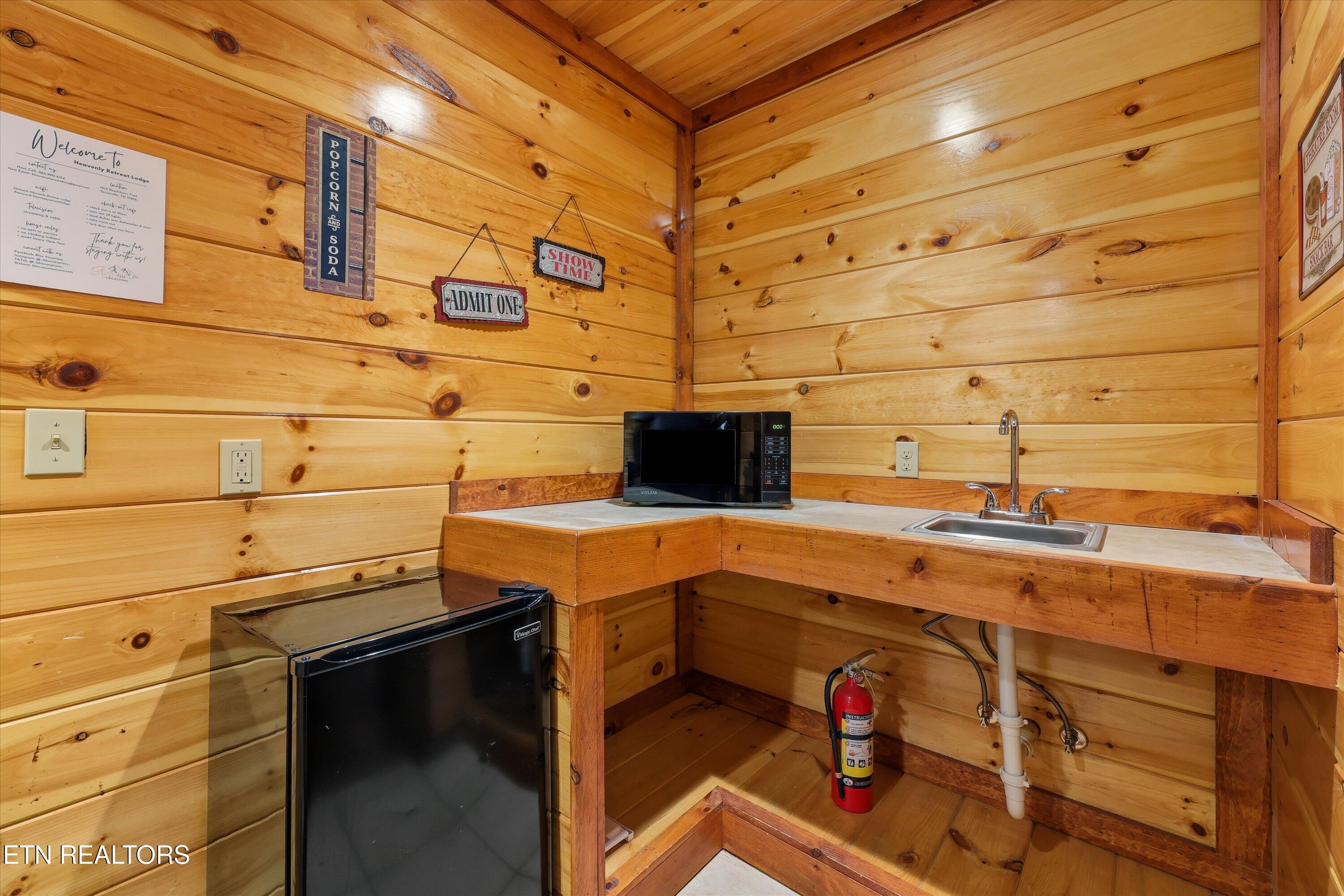 1935 Blackthorn Trail Sevierville TN 37876