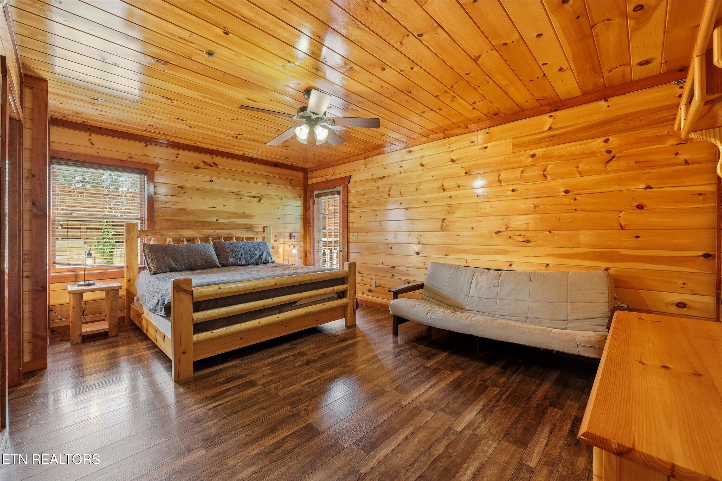 1935 Blackthorn Trail Sevierville TN 37876
