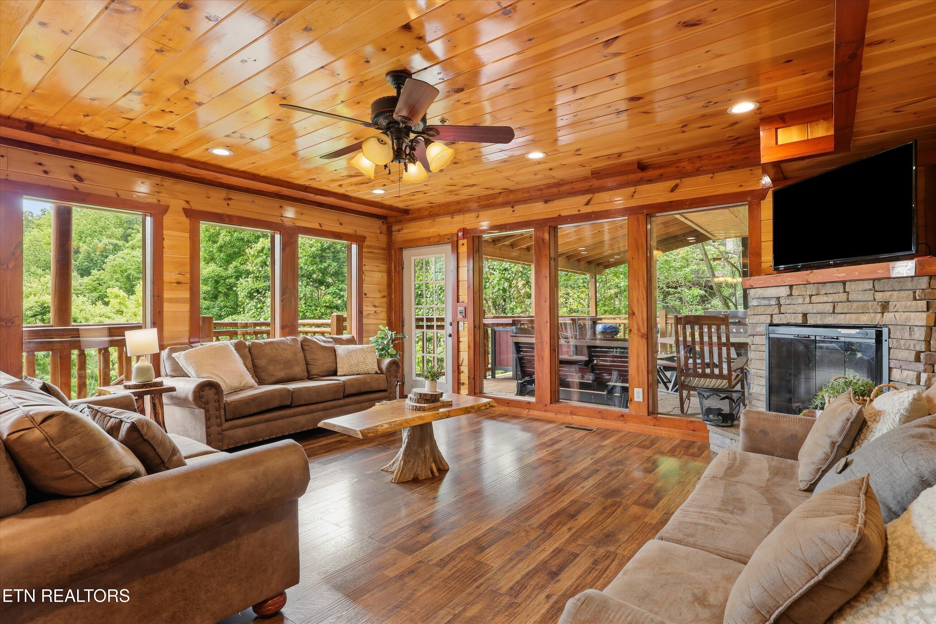 1935 Blackthorn Trail Sevierville TN 37876