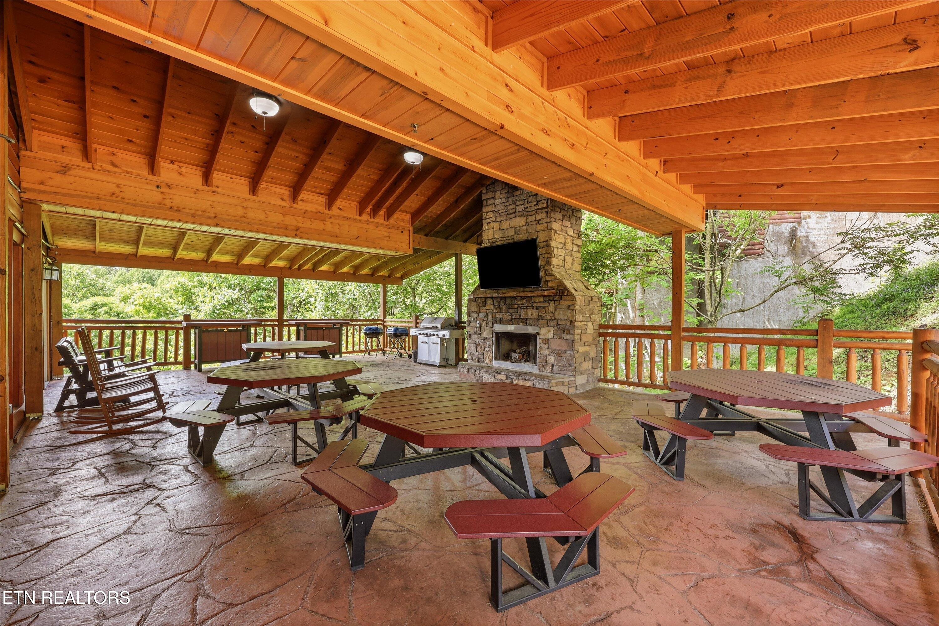 1935 Blackthorn Trail Sevierville TN 37876