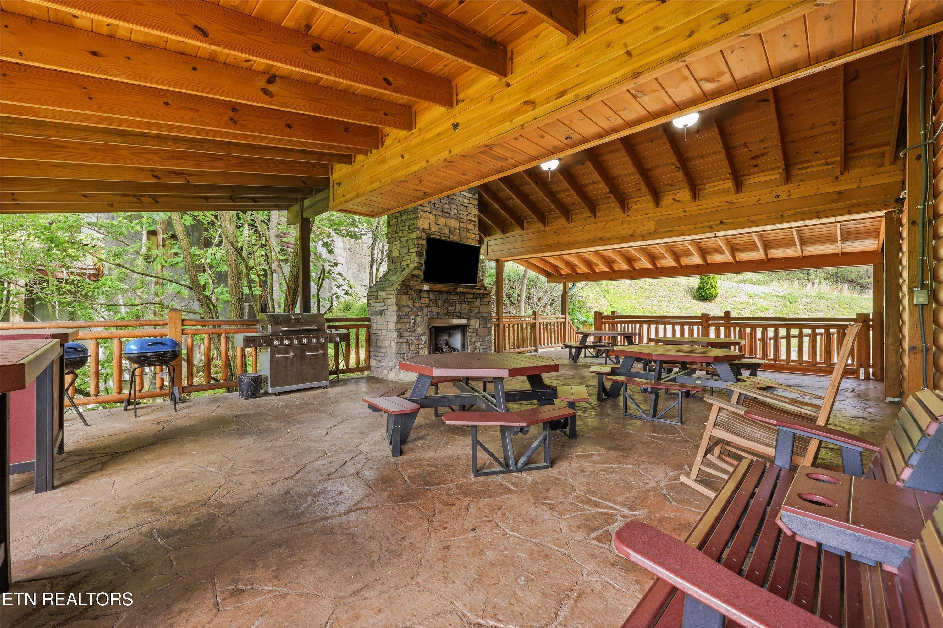 1935 Blackthorn Trail Sevierville TN 37876