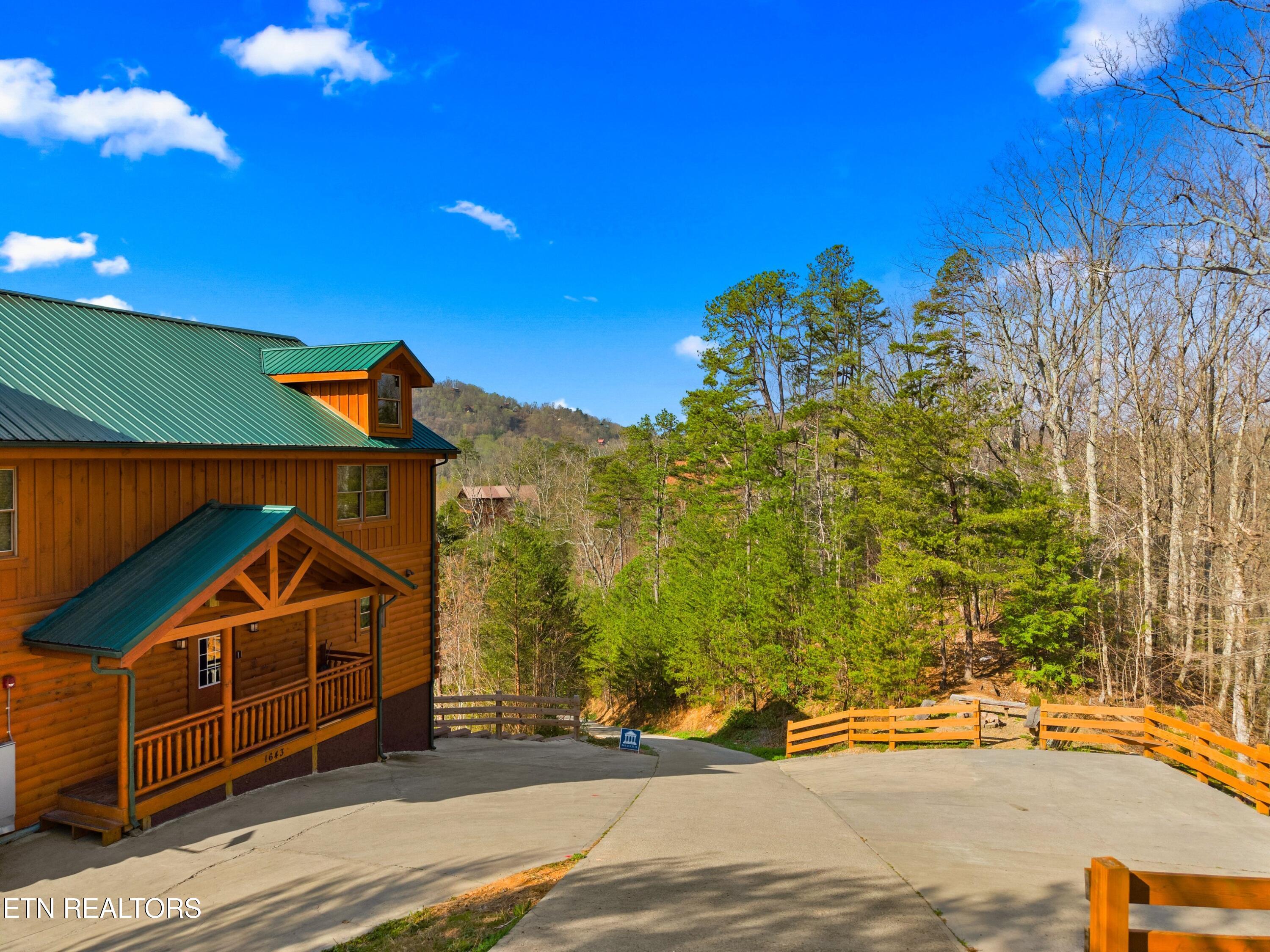 1643 Barn Door Lane Sevierville TN 37862