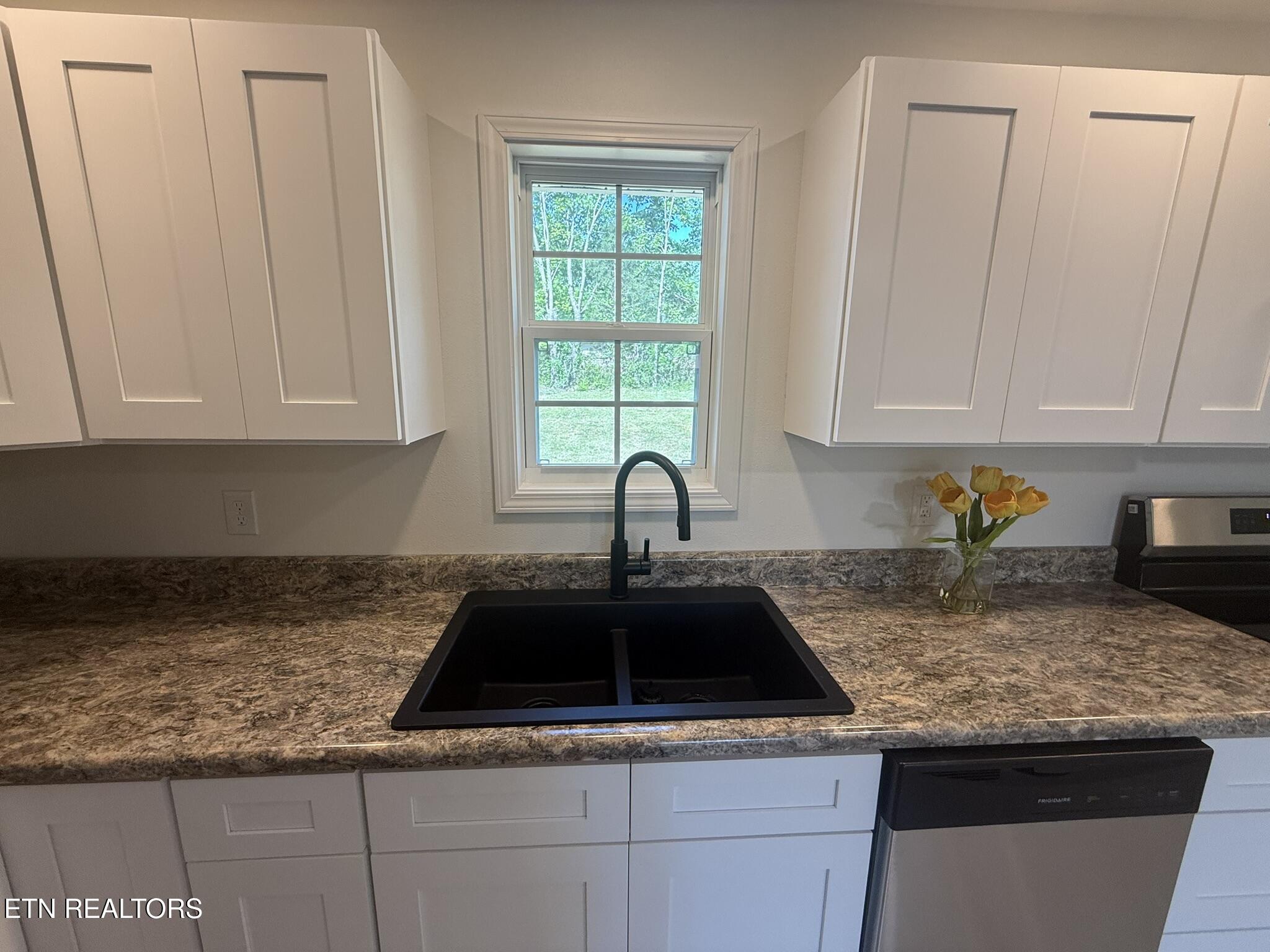 208 Greenwood Madisonville TN 37354