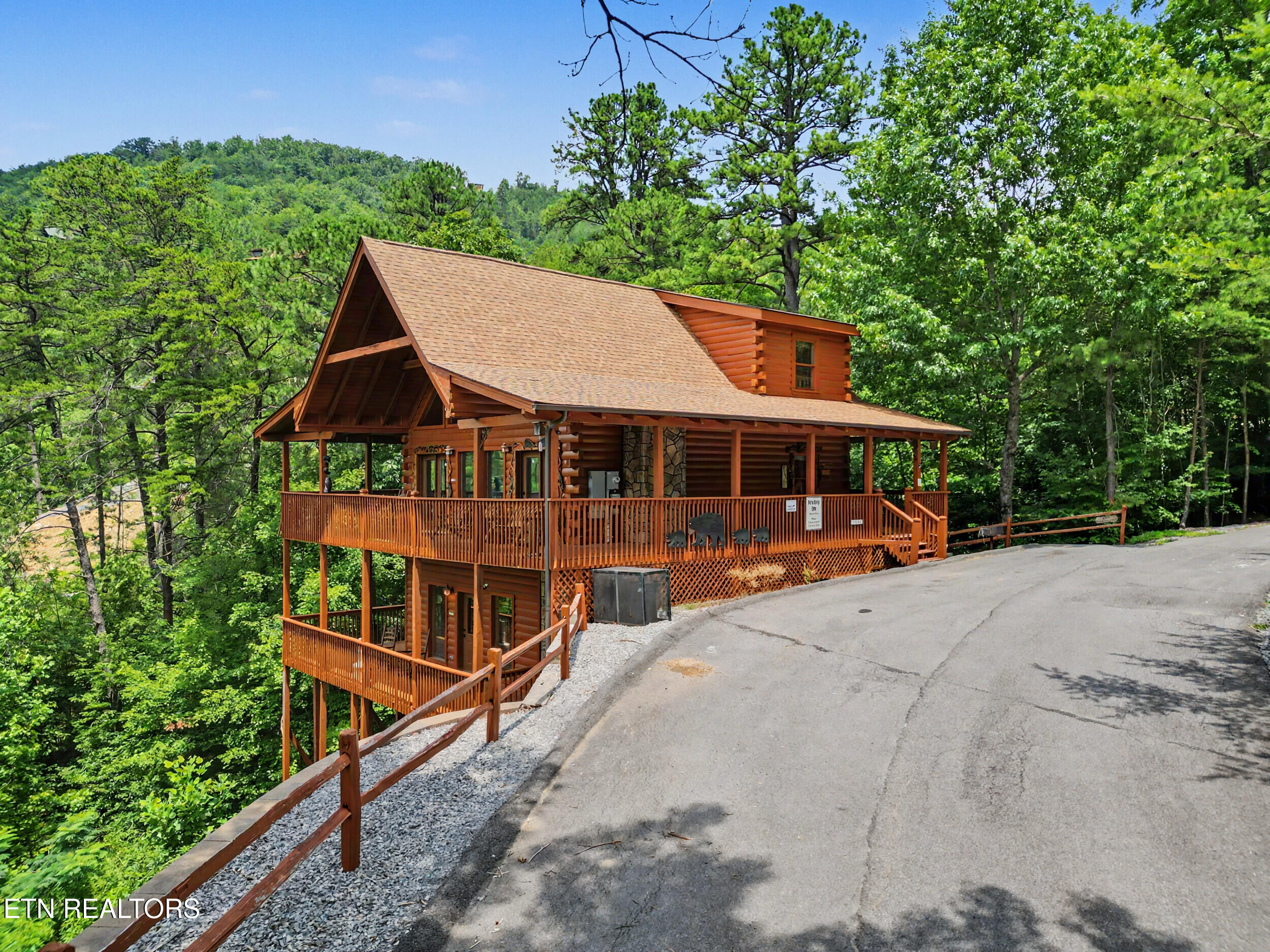 1944 E Mountain View Way Sevierville TN 37862