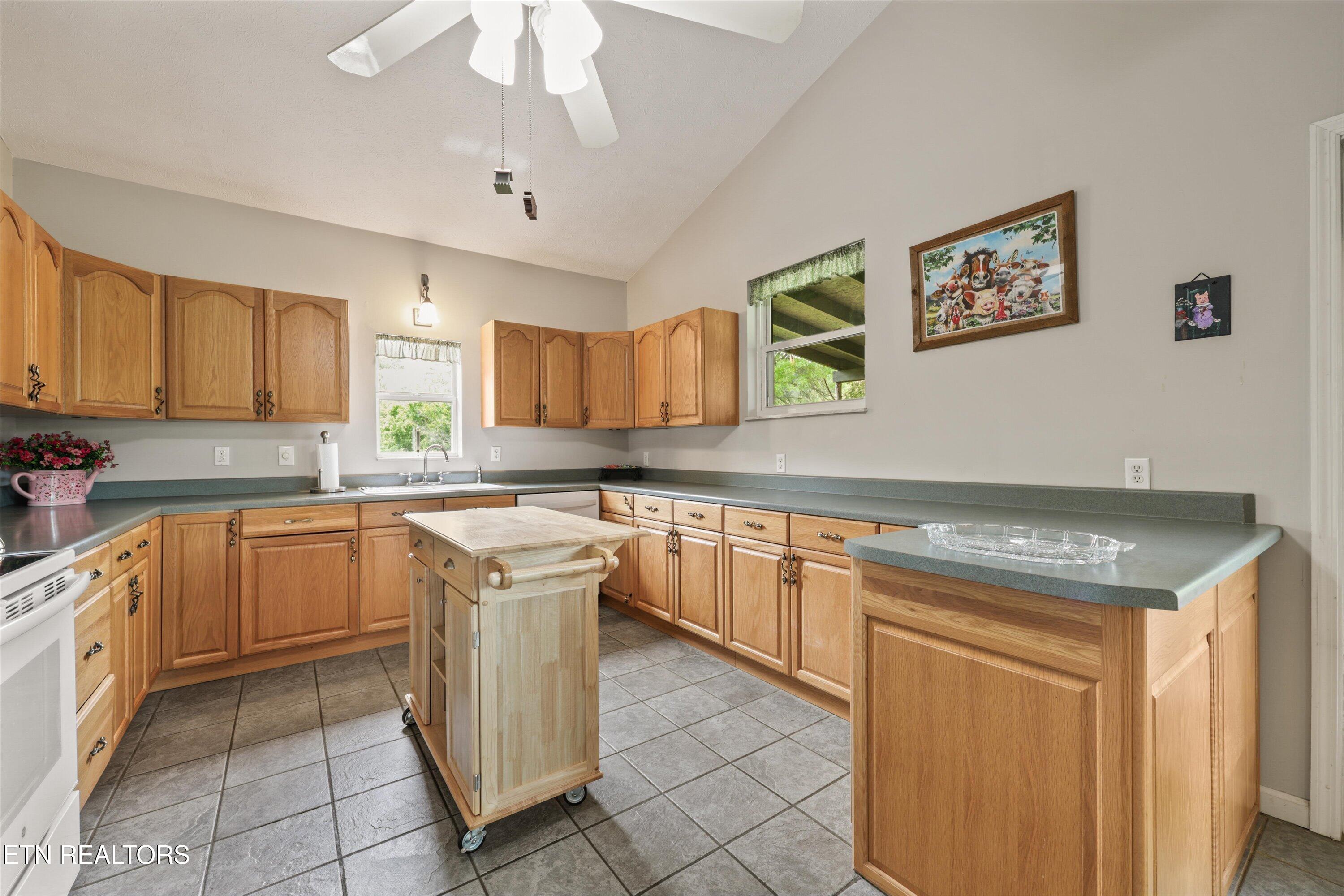 1500 Liberty Hill Drive Washburn TN 37888