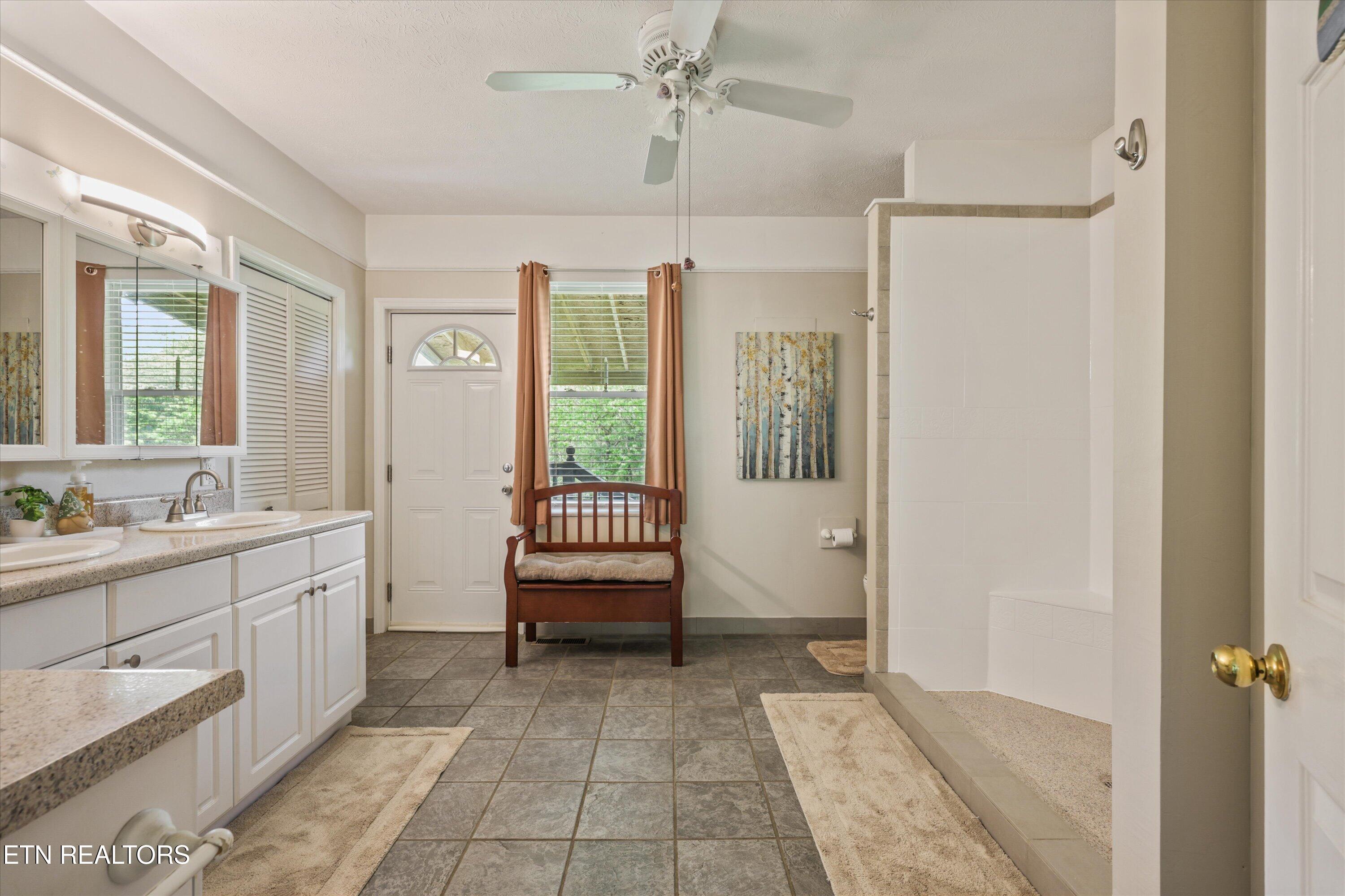 1500 Liberty Hill Drive Washburn TN 37888