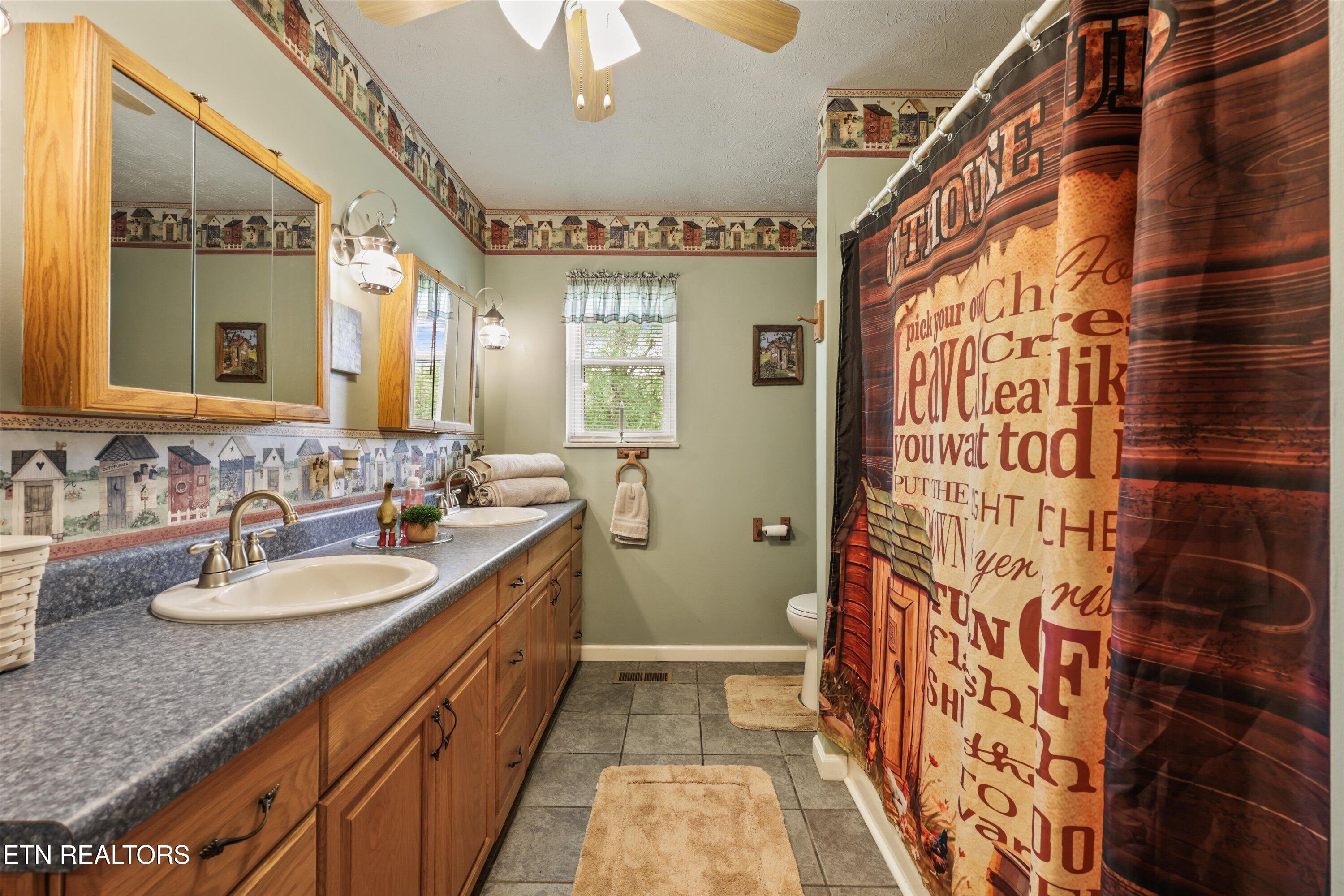 1500 Liberty Hill Drive Washburn TN 37888