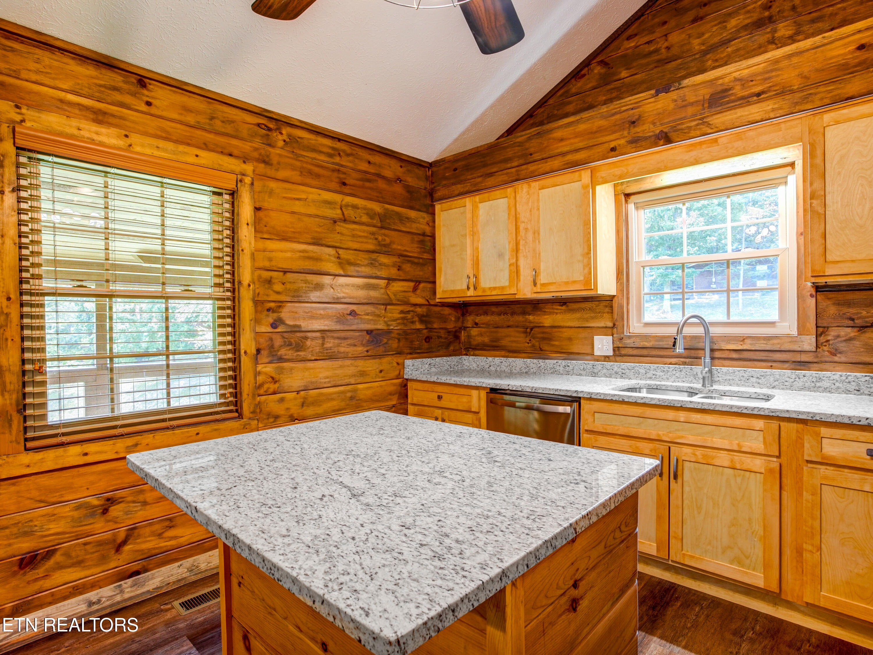 515 Smelcer Drive Pigeon Forge TN 37863