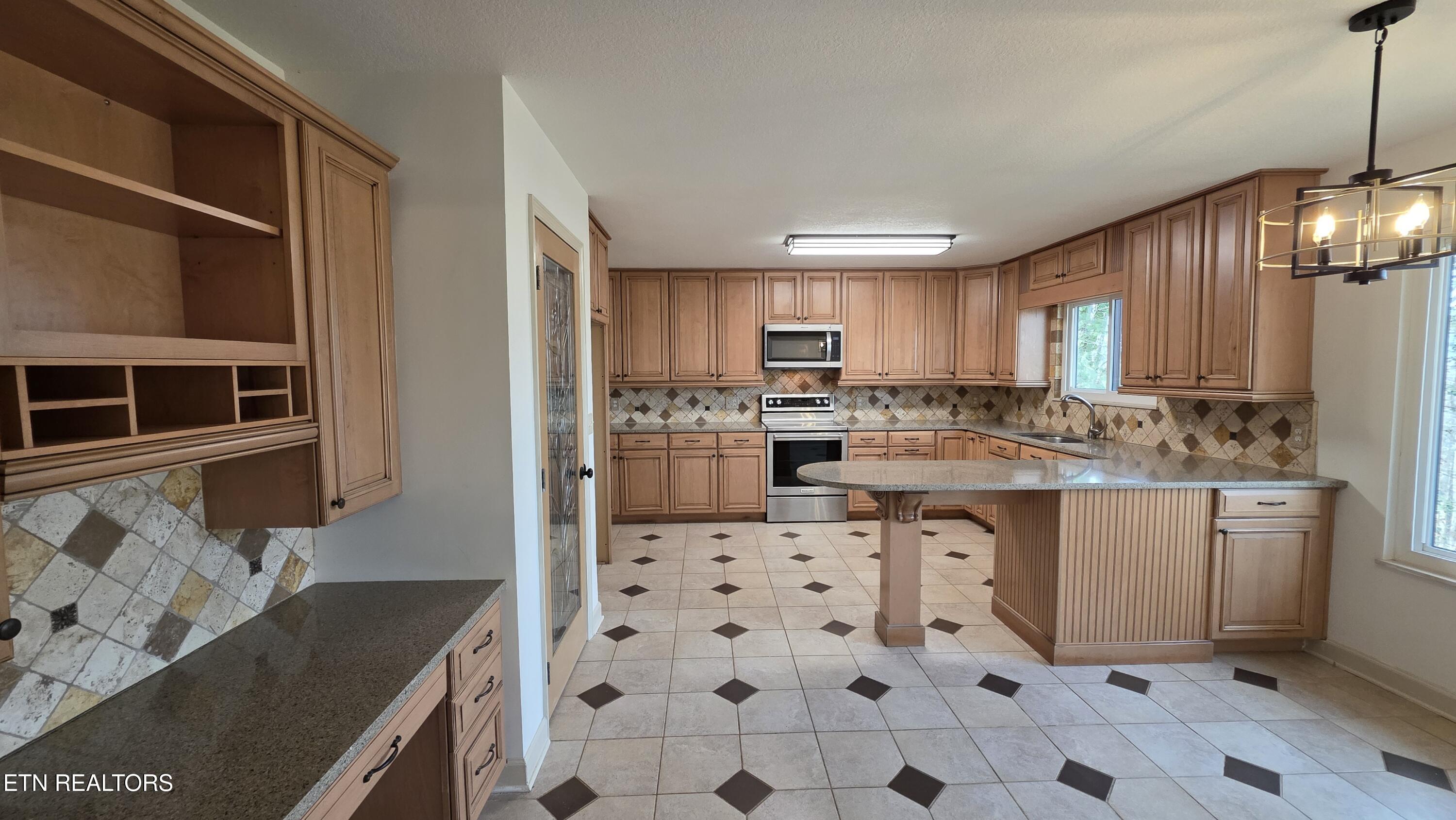 1135 W West Outer Drive Oak Ridge TN 37830