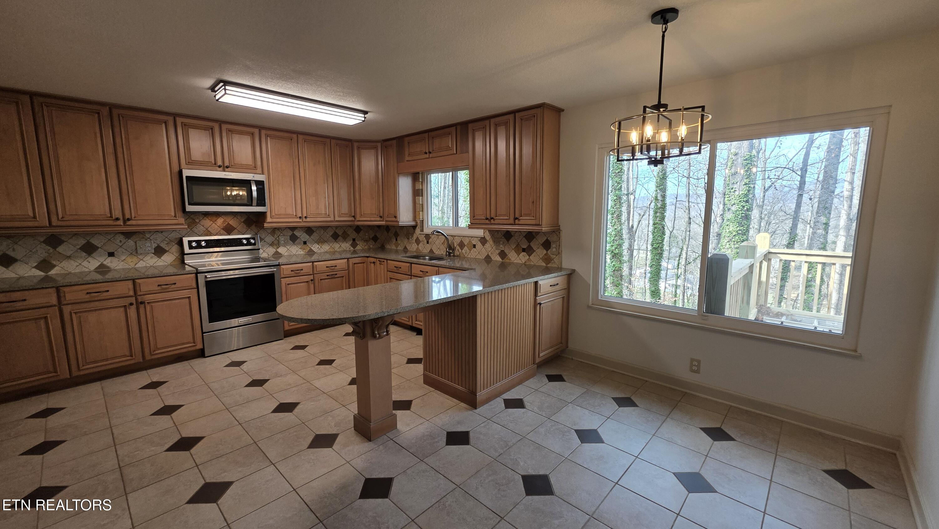 1135 W West Outer Drive Oak Ridge TN 37830