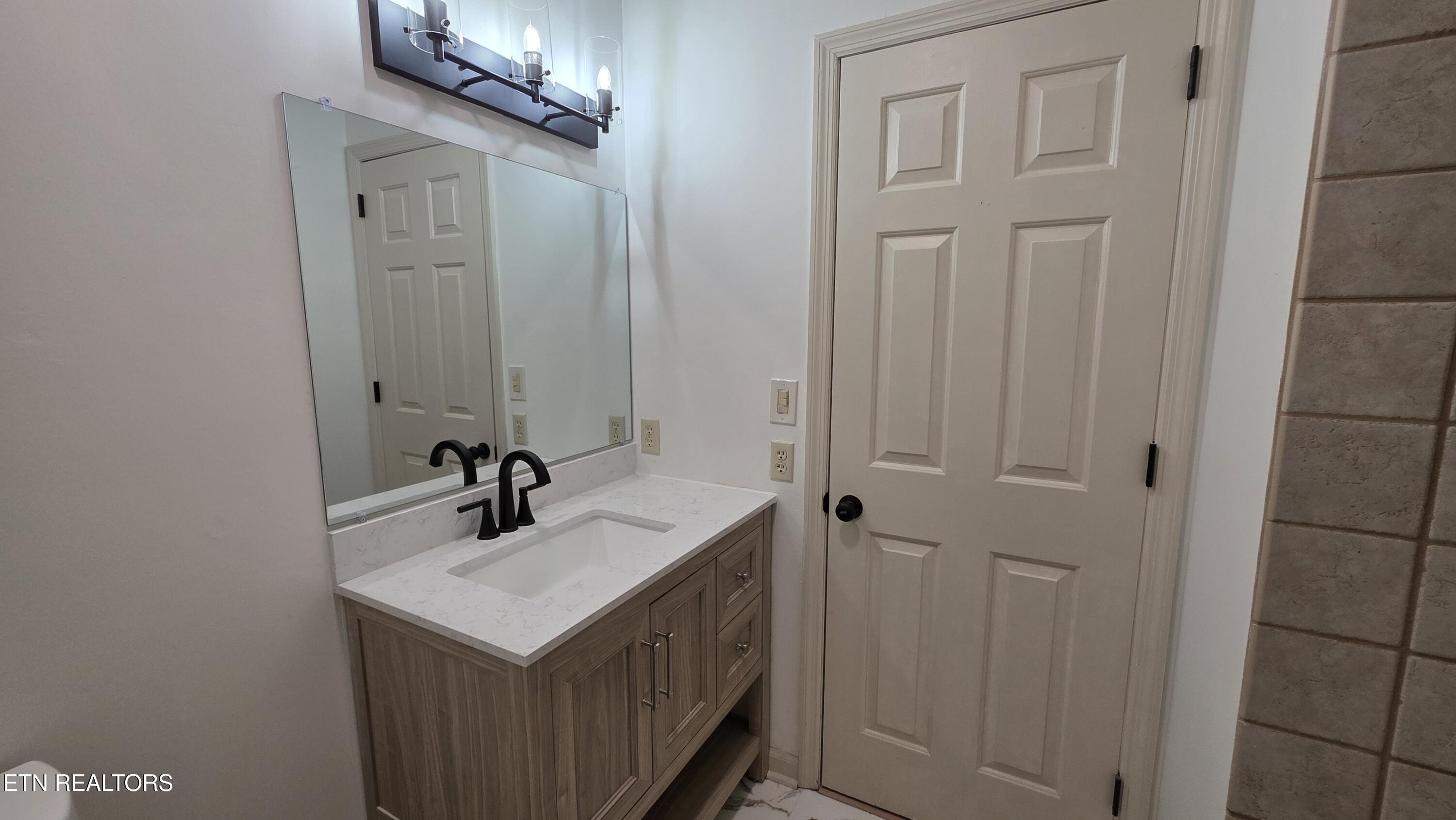 1135 W West Outer Drive Oak Ridge TN 37830