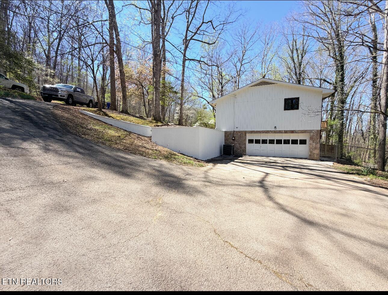 1135 W West Outer Drive Oak Ridge TN 37830