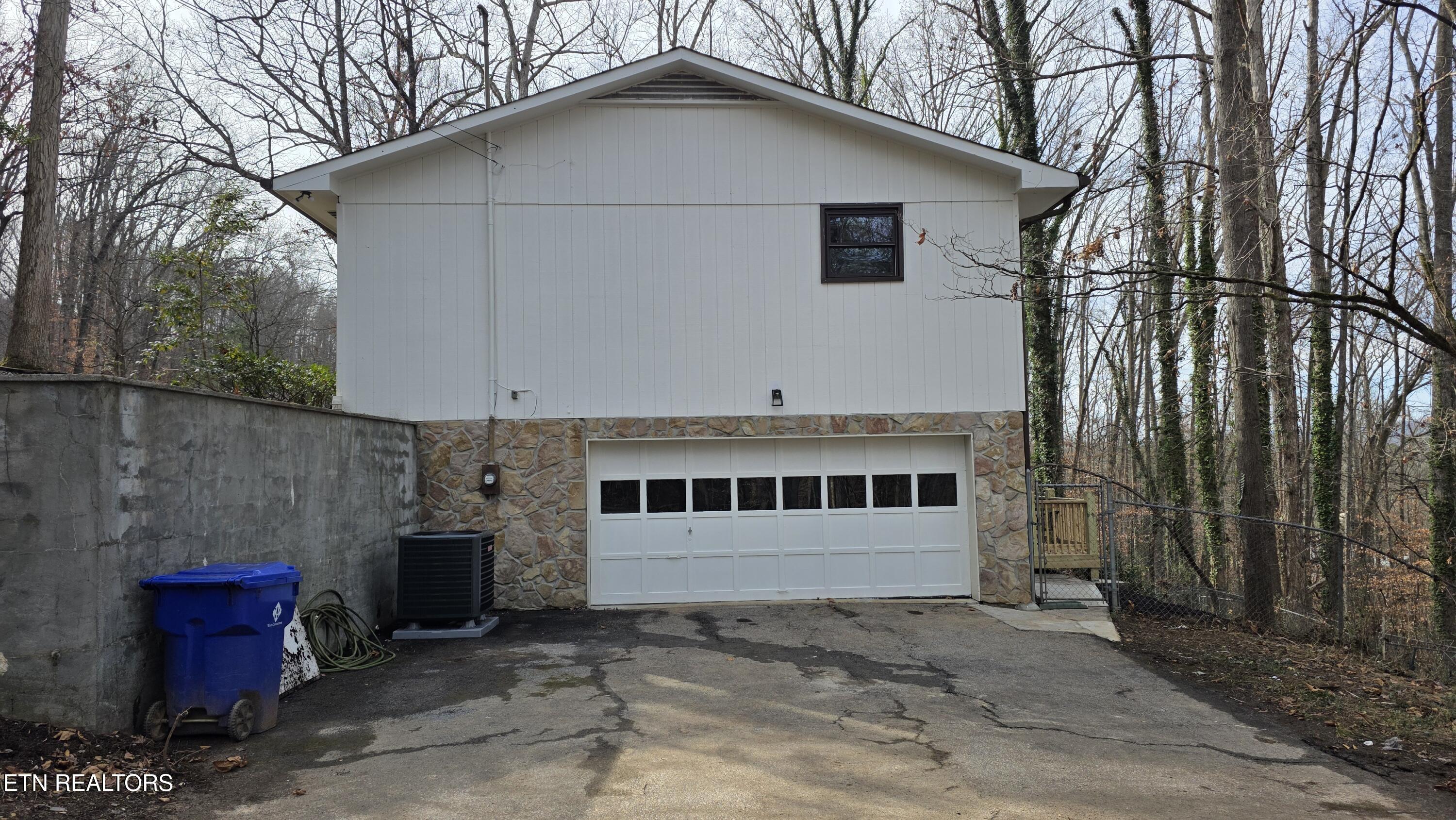 1135 W West Outer Drive Oak Ridge TN 37830