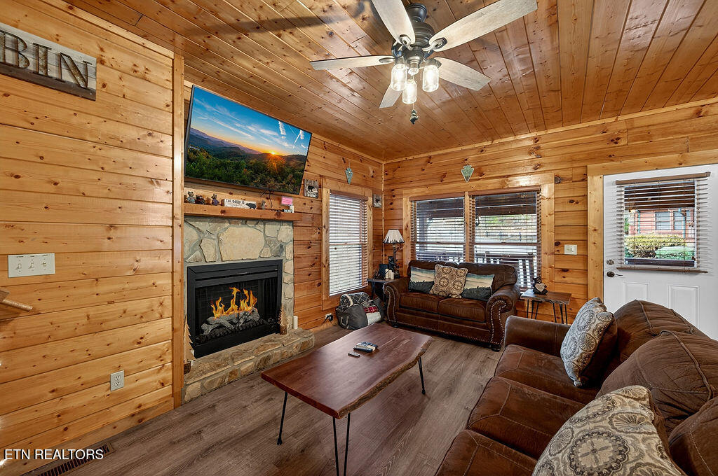 645 Chickasaw Gap Way Pigeon Forge TN 37863