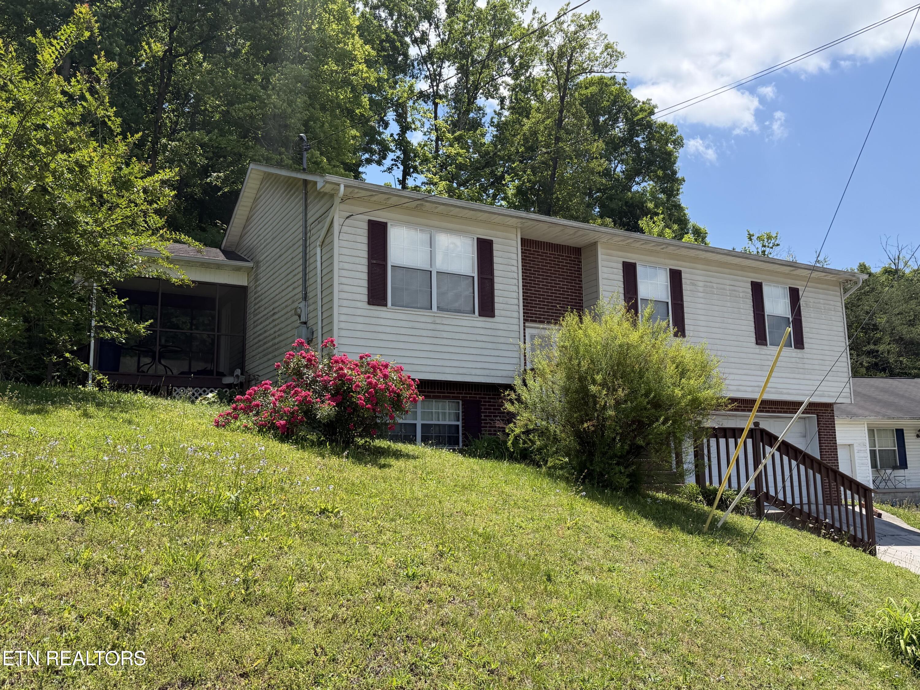 8946 Heathercrest Drive Powell TN 37849