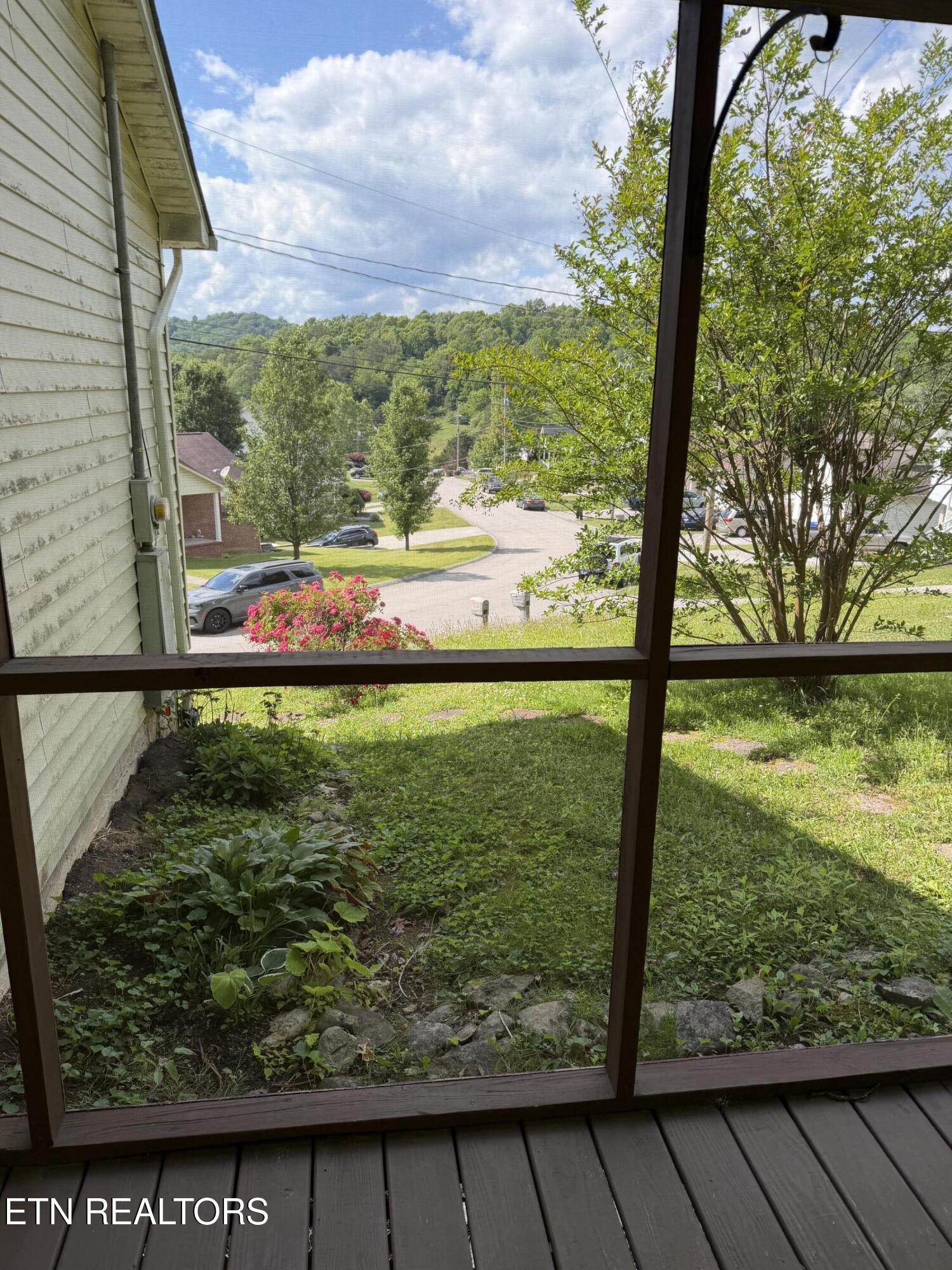8946 Heathercrest Drive Powell TN 37849