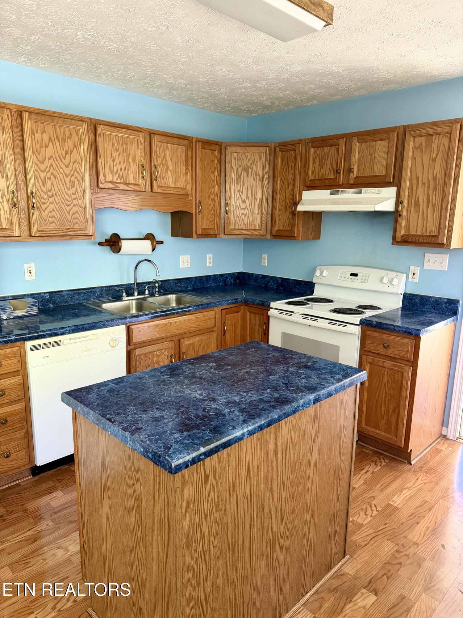 8946 Heathercrest Drive Powell TN 37849