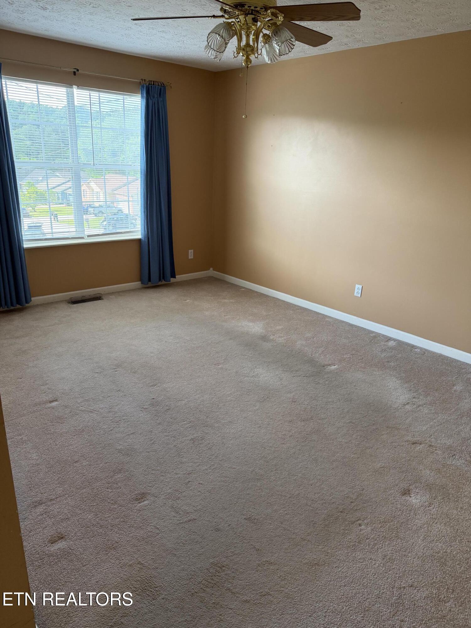 8946 Heathercrest Drive Powell TN 37849