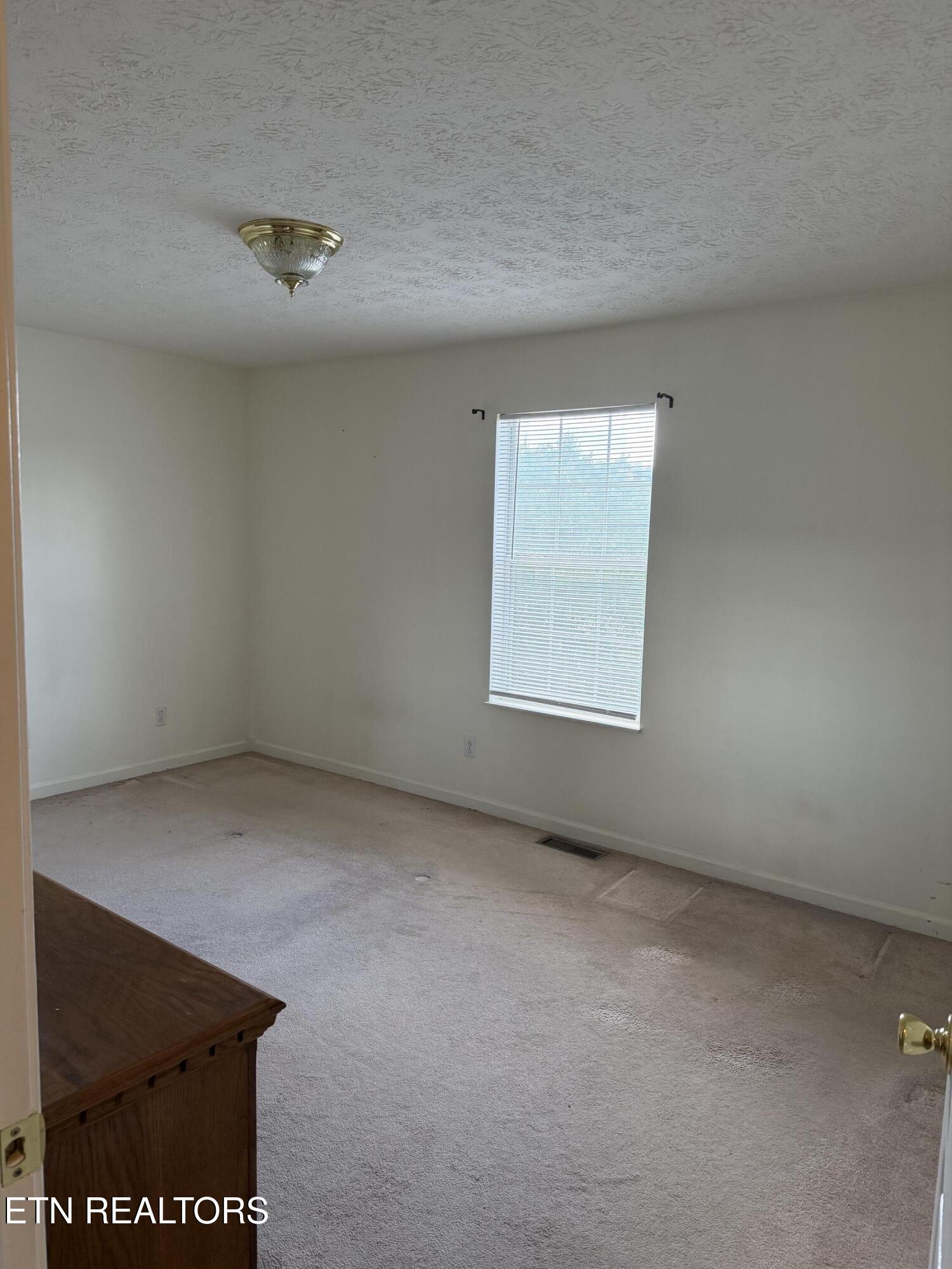 8946 Heathercrest Drive Powell TN 37849