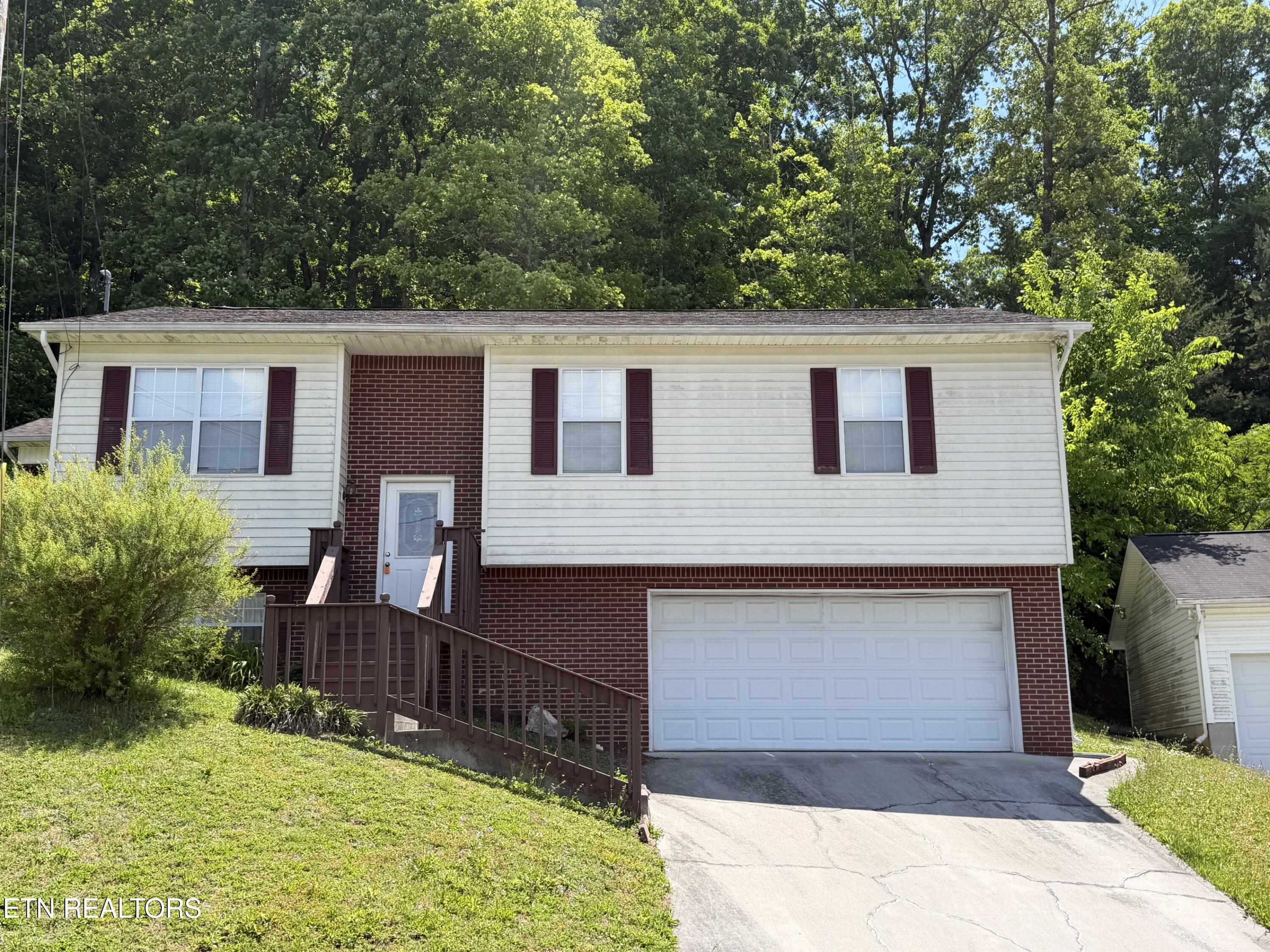 8946 Heathercrest Drive Powell TN 37849